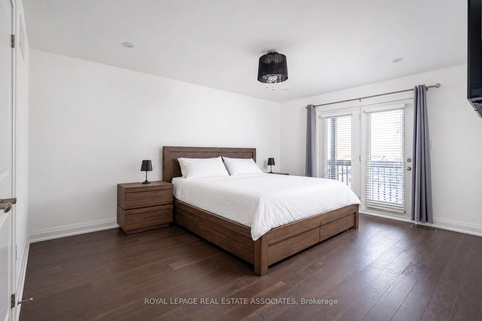 Photo 33 of 1067 Shaw Drive, Mississauga, Lakeview — HOMEH