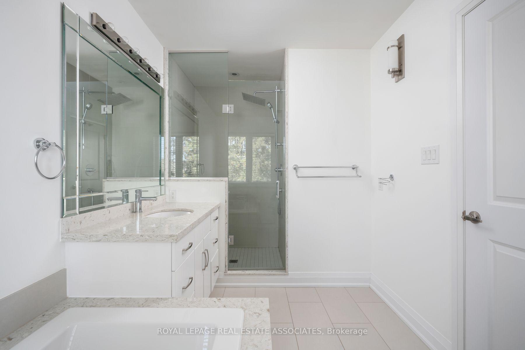 Photo 38 of 1067 Shaw Drive, Mississauga, Lakeview — HOMEH