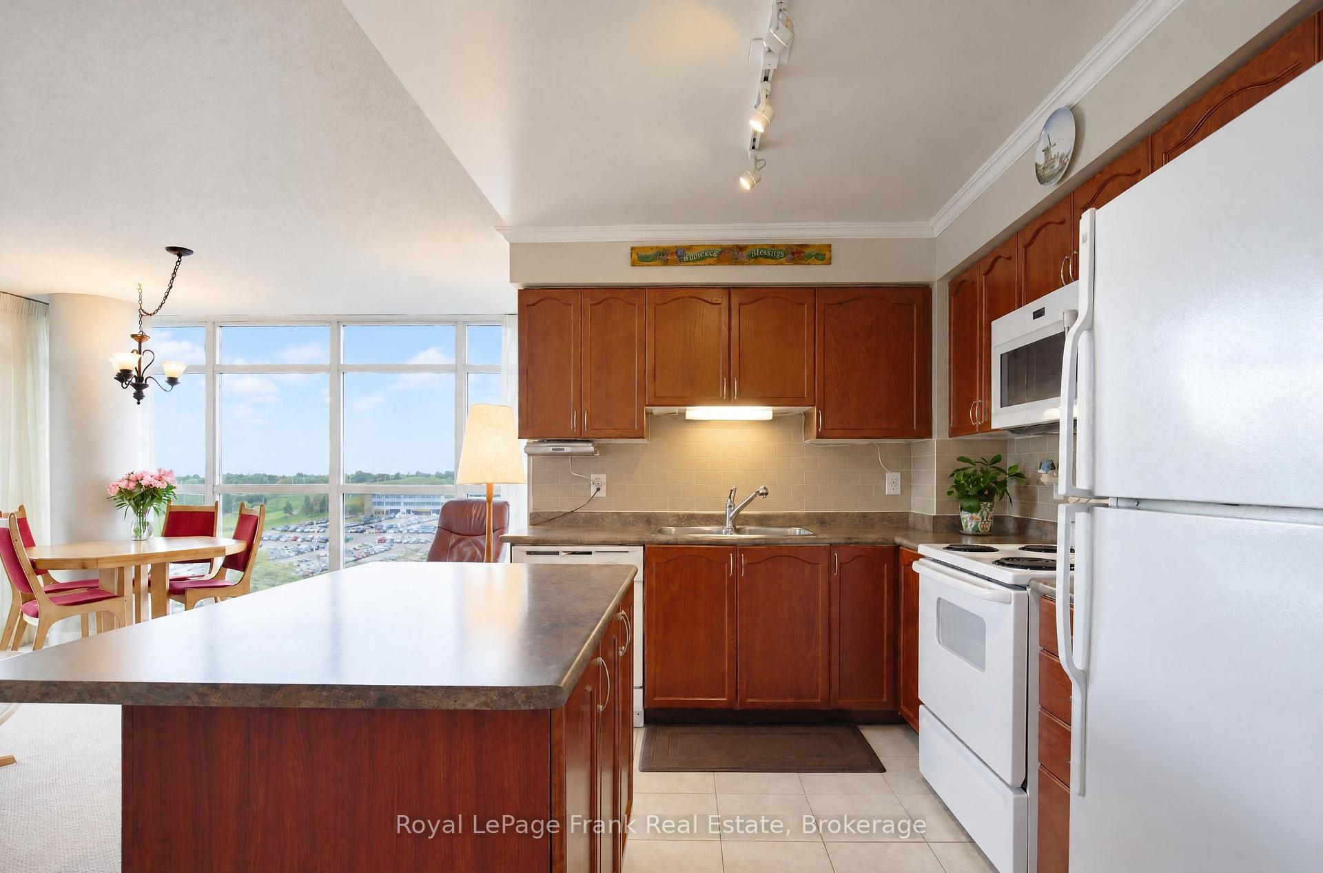 Photo 2 of Unit 904, 1600 Charles Street, Whitby, Port Whitby — HOMEH