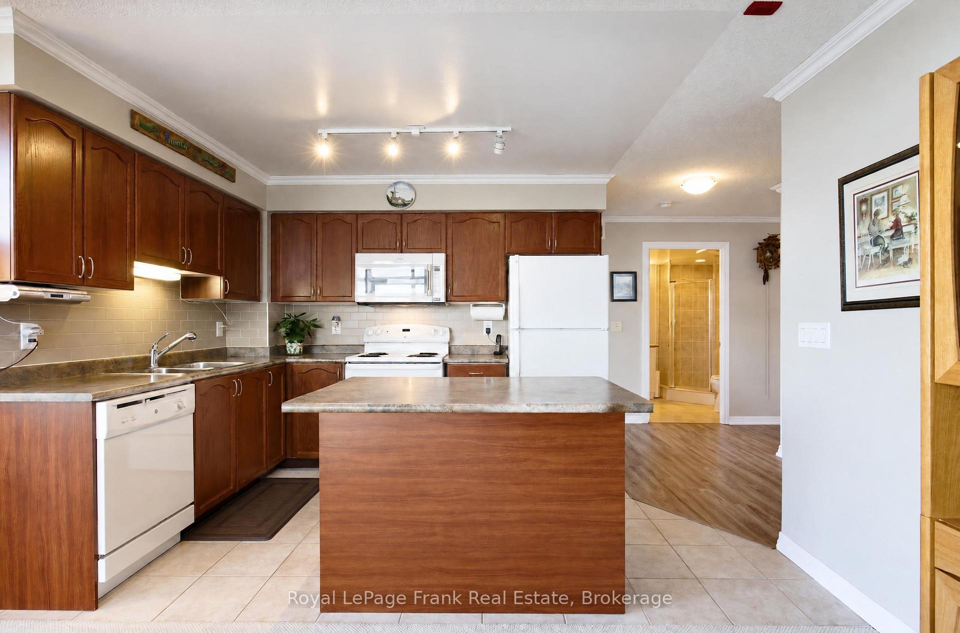 Photo 3 of Unit 904, 1600 Charles Street, Whitby, Port Whitby — HOMEH