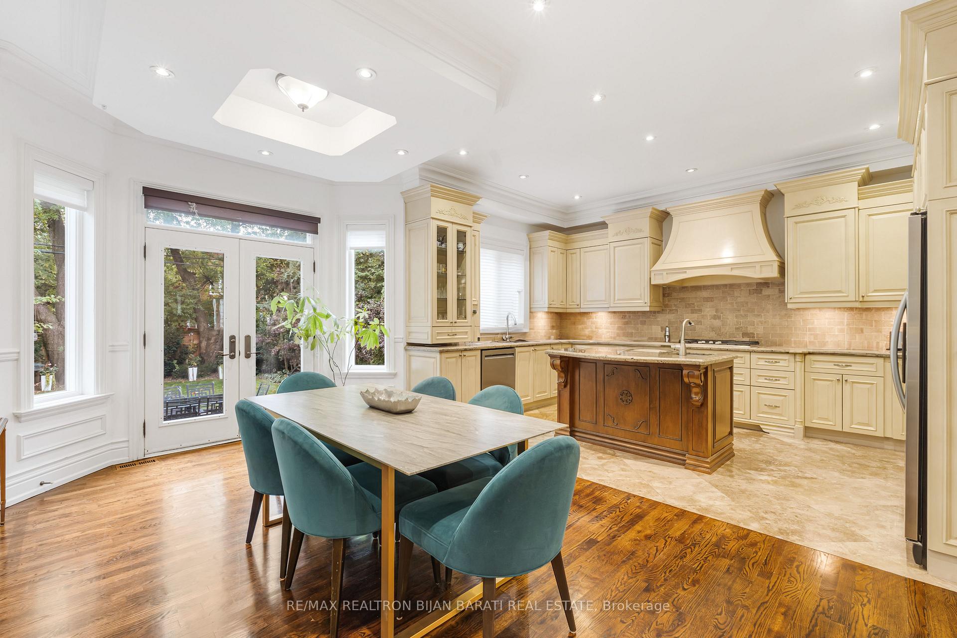 Photo 12 of 397 Hillcrest Avenue, North York, Willowdale East — HOMEH