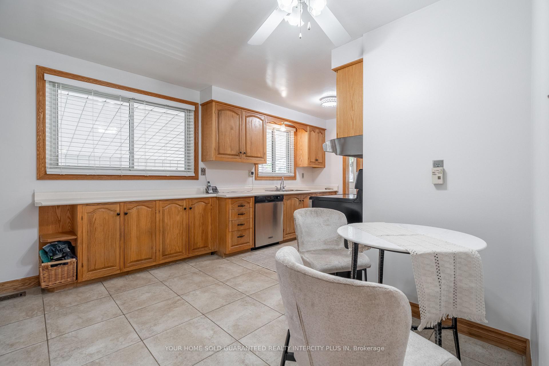Photo 5 of 130 Burrwood Drive, Hamilton, Rolston — HOMEH