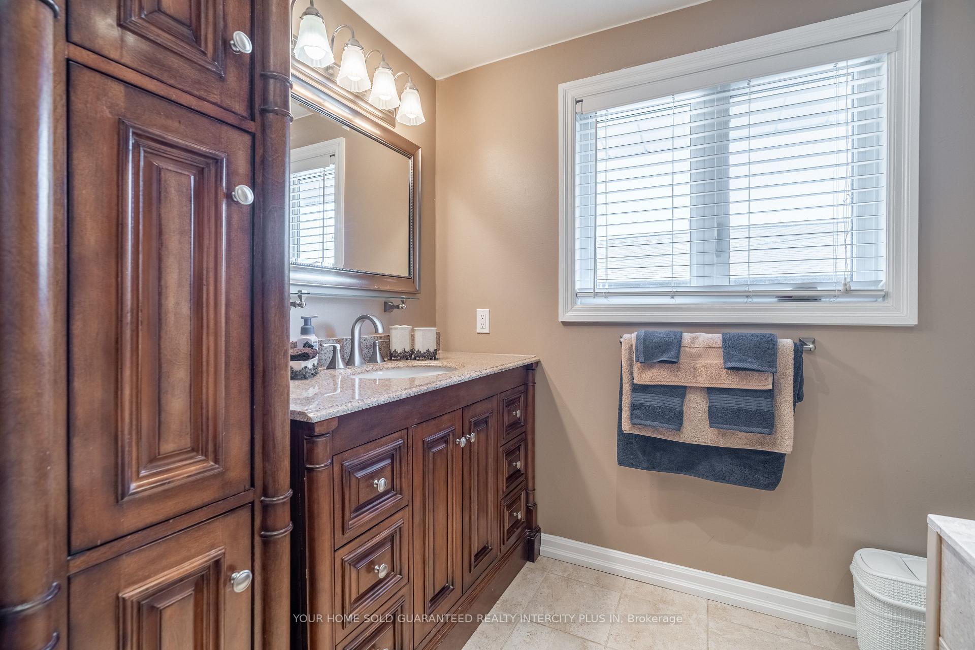 Photo 13 of 130 Burrwood Drive, Hamilton, Rolston — HOMEH