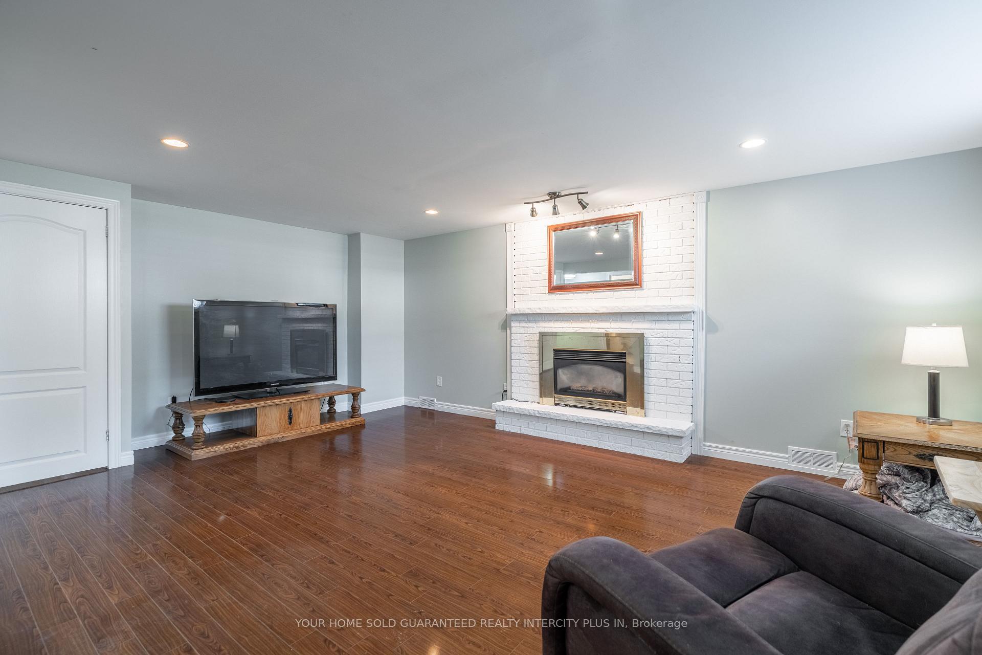 Photo 16 of 130 Burrwood Drive, Hamilton, Rolston — HOMEH