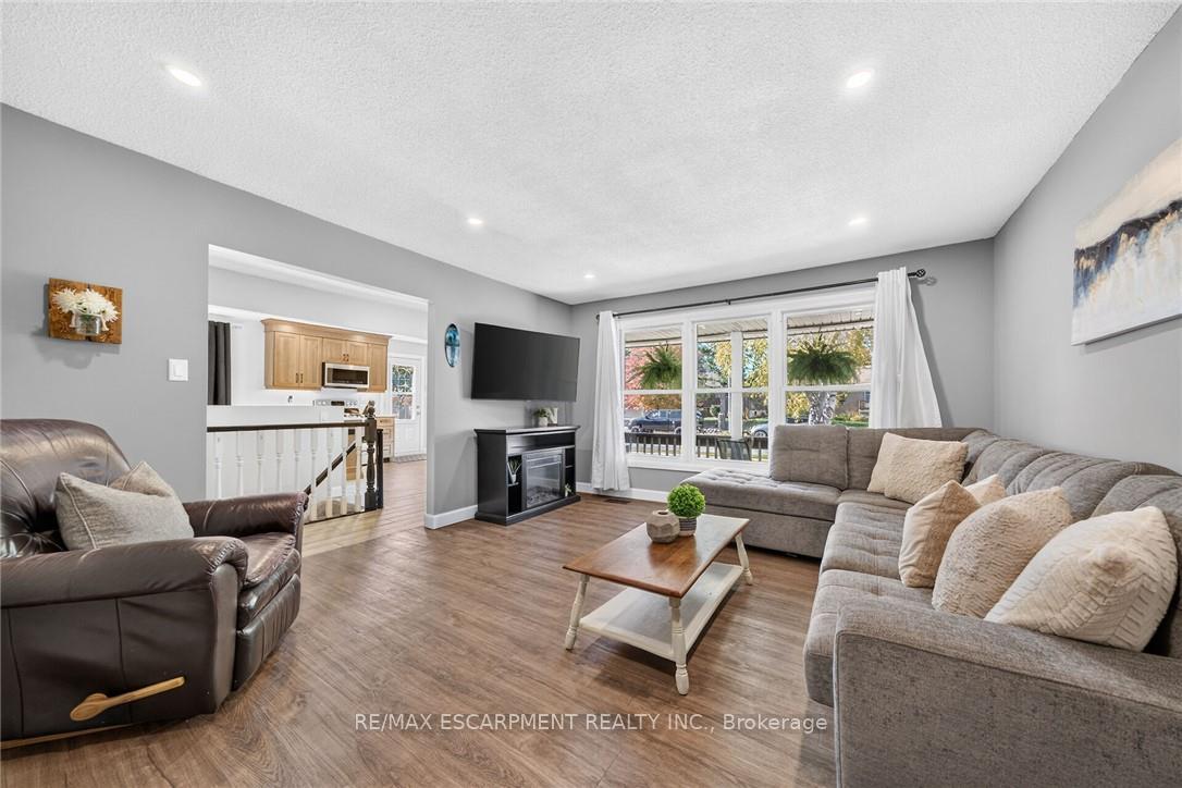 Photo 3 of 225 Maccrae Drive, Haldimand — HOMEH