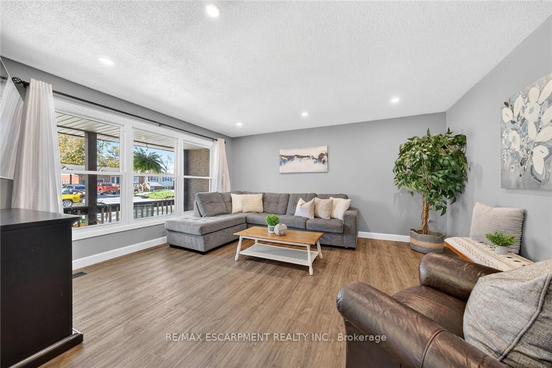 Photo 4 of 225 Maccrae Drive, Haldimand — HOMEH