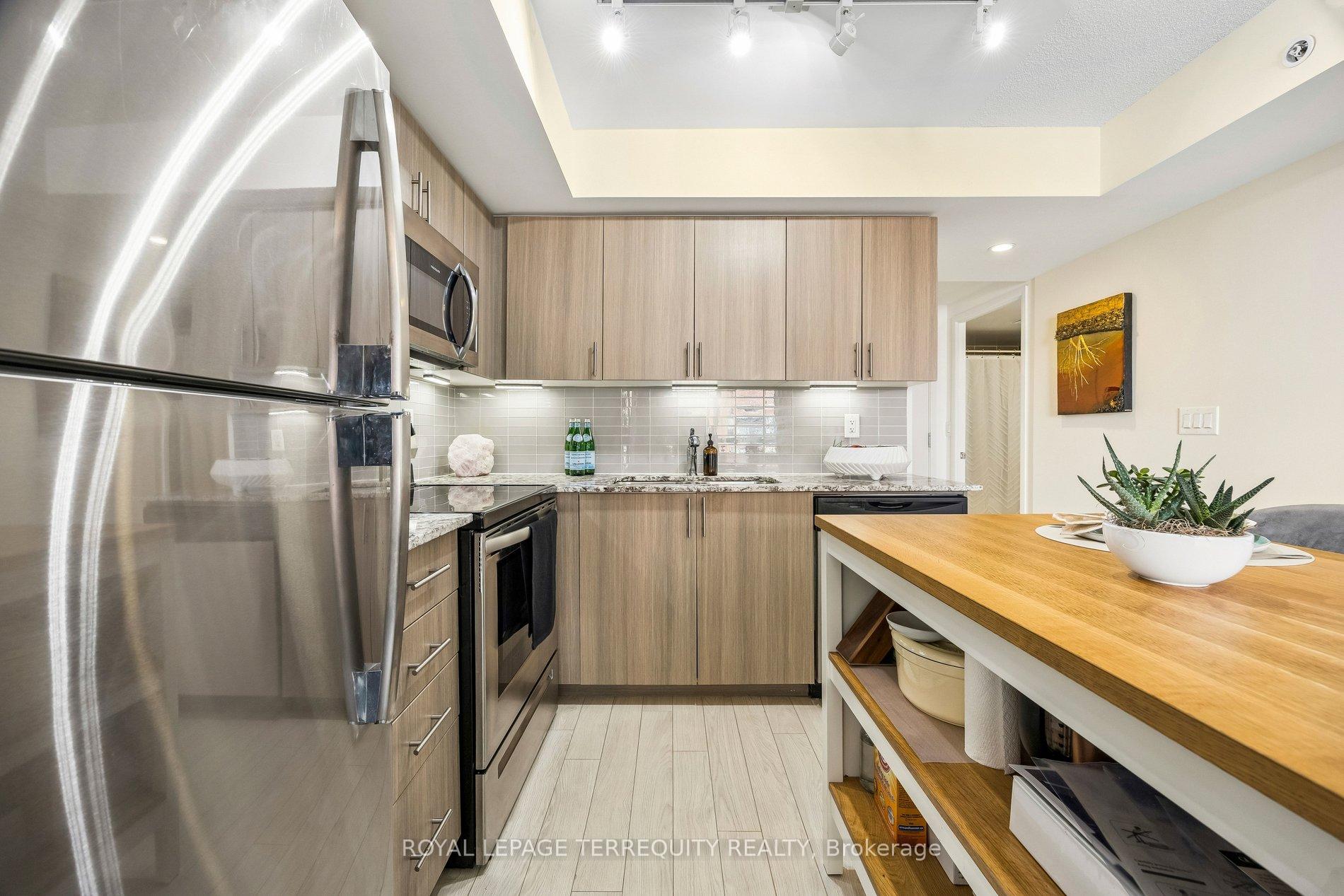 Photo 10 of Unit 524, 3091 Dufferin Street, North York, Yorkdale-Glen Park — HOMEH