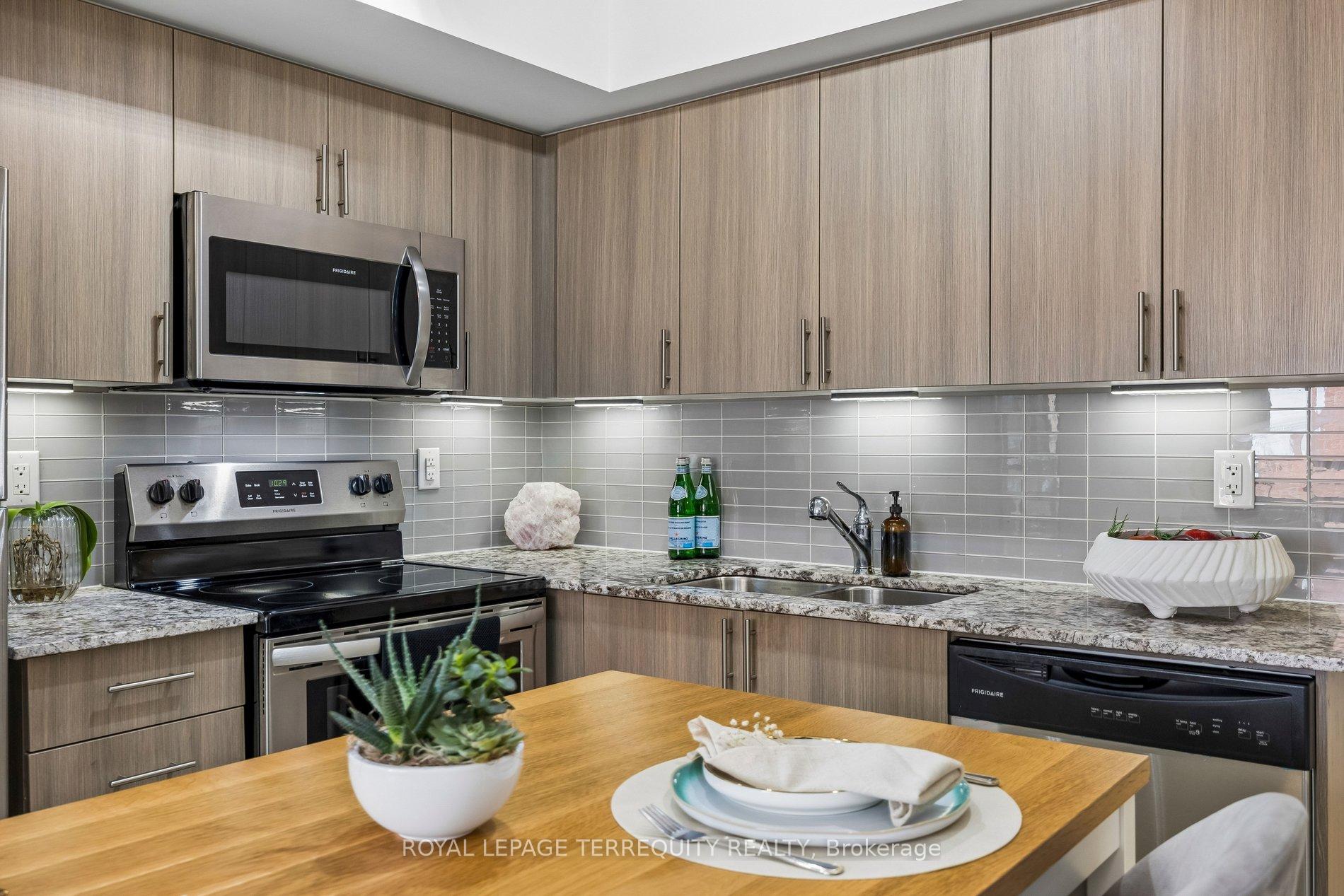 Photo 11 of Unit 524, 3091 Dufferin Street, North York, Yorkdale-Glen Park — HOMEH