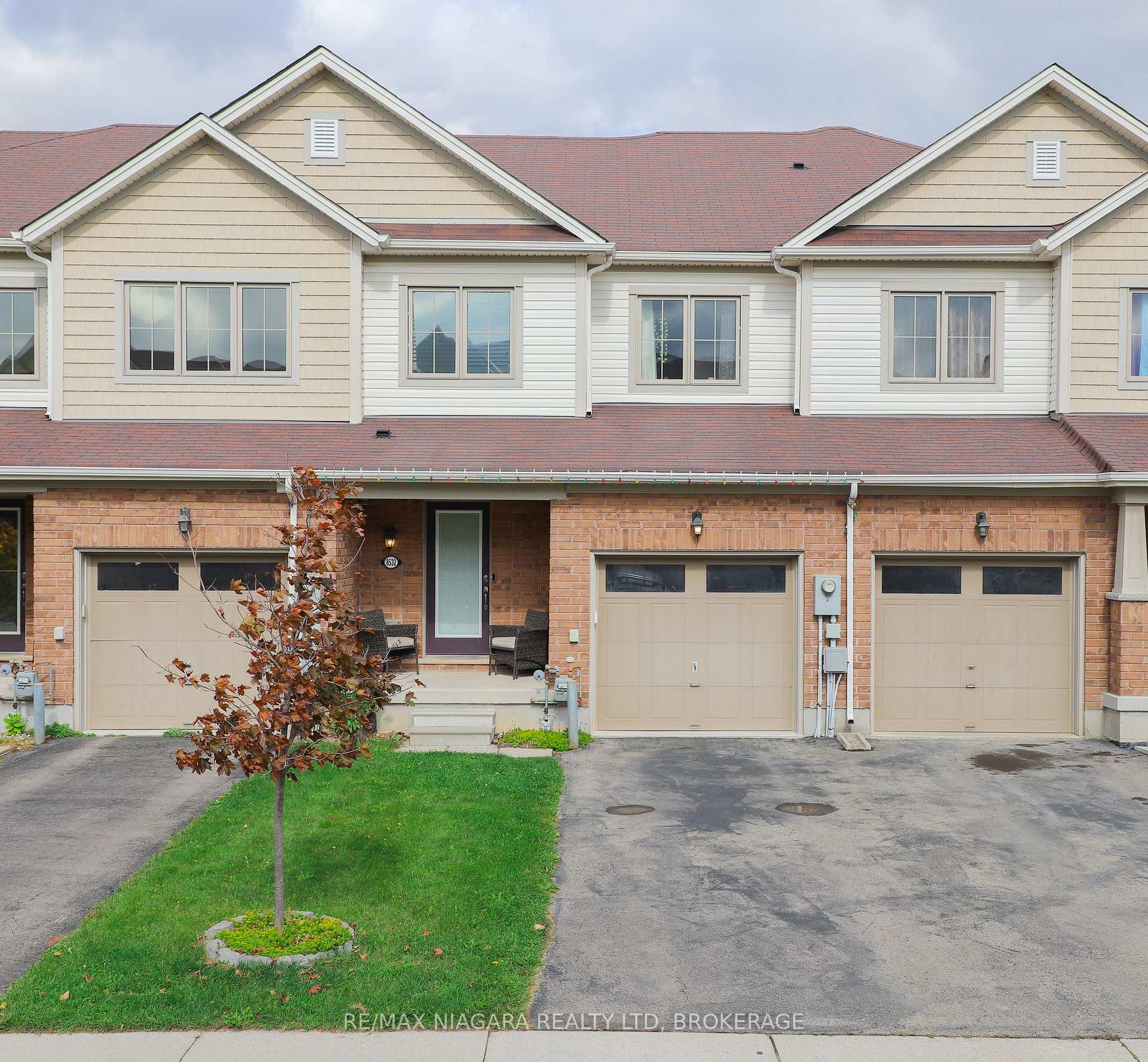 Photo 1 of 8532 Nightshade Street, Niagara Falls, Brown — HOMEH