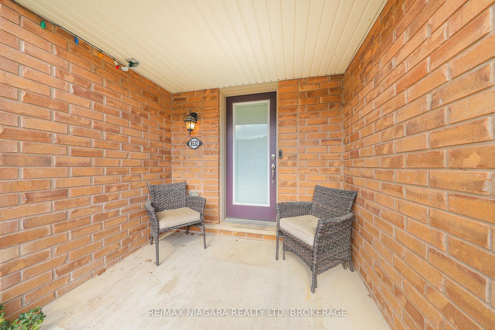 Photo 2 of 8532 Nightshade Street, Niagara Falls, Brown — HOMEH