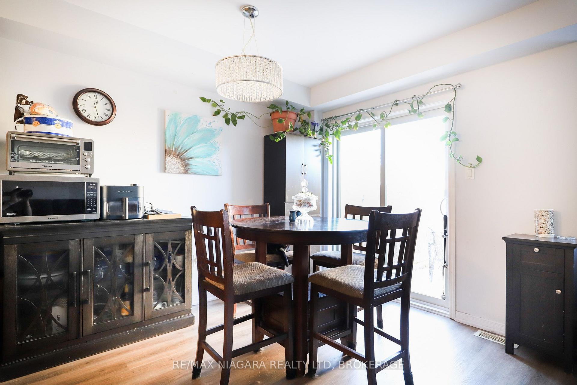 Photo 7 of 8532 Nightshade Street, Niagara Falls, Brown — HOMEH