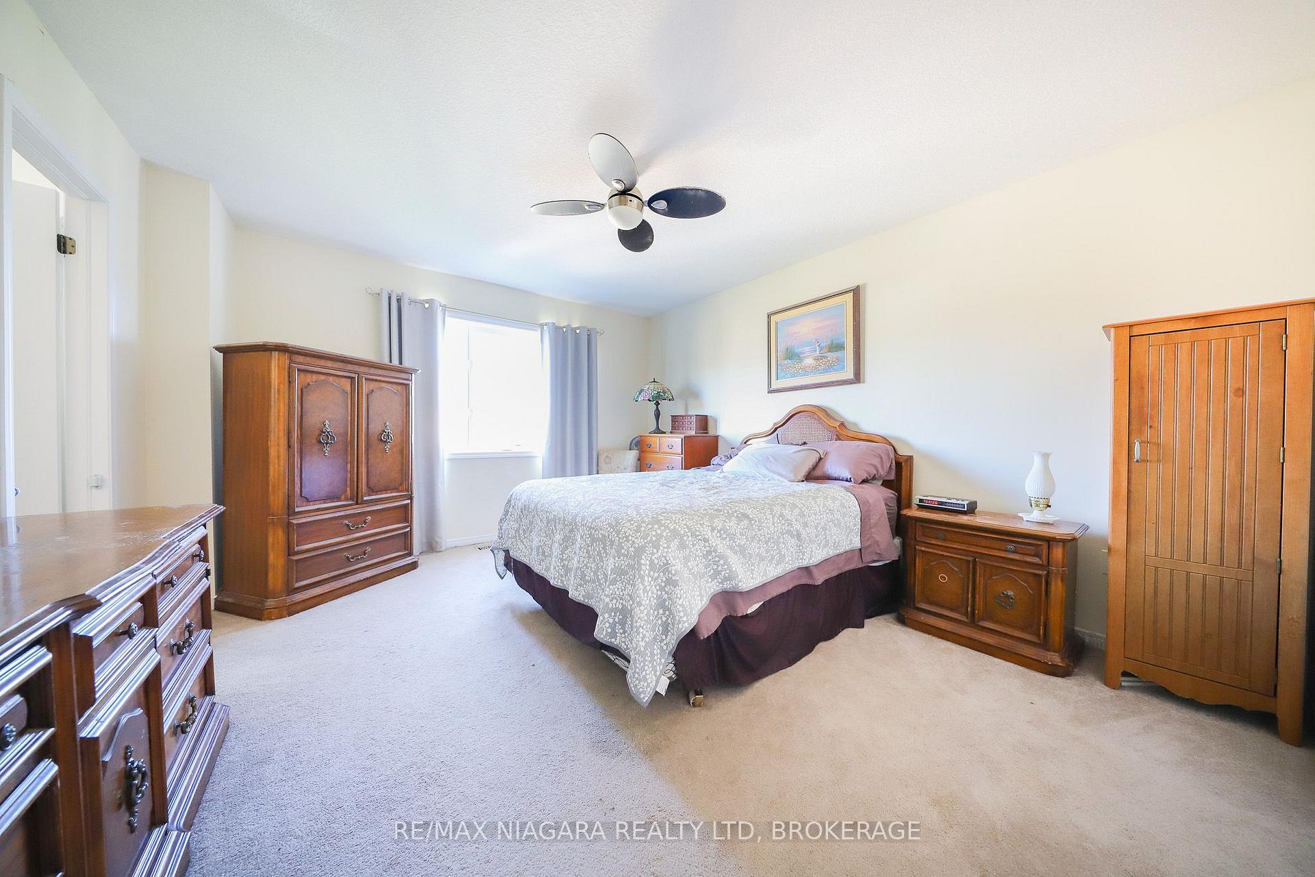 Photo 8 of 8532 Nightshade Street, Niagara Falls, Brown — HOMEH