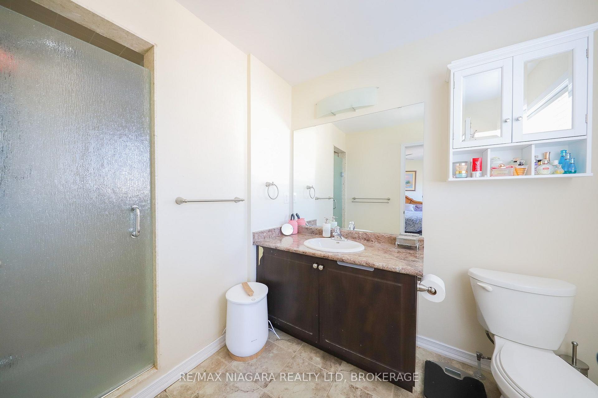 Photo 12 of 8532 Nightshade Street, Niagara Falls, Brown — HOMEH