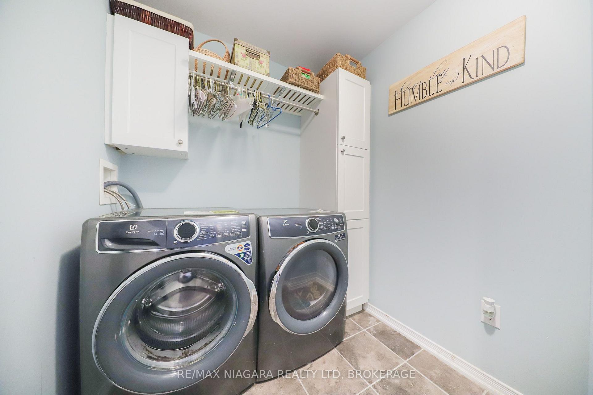 Photo 13 of 8532 Nightshade Street, Niagara Falls, Brown — HOMEH