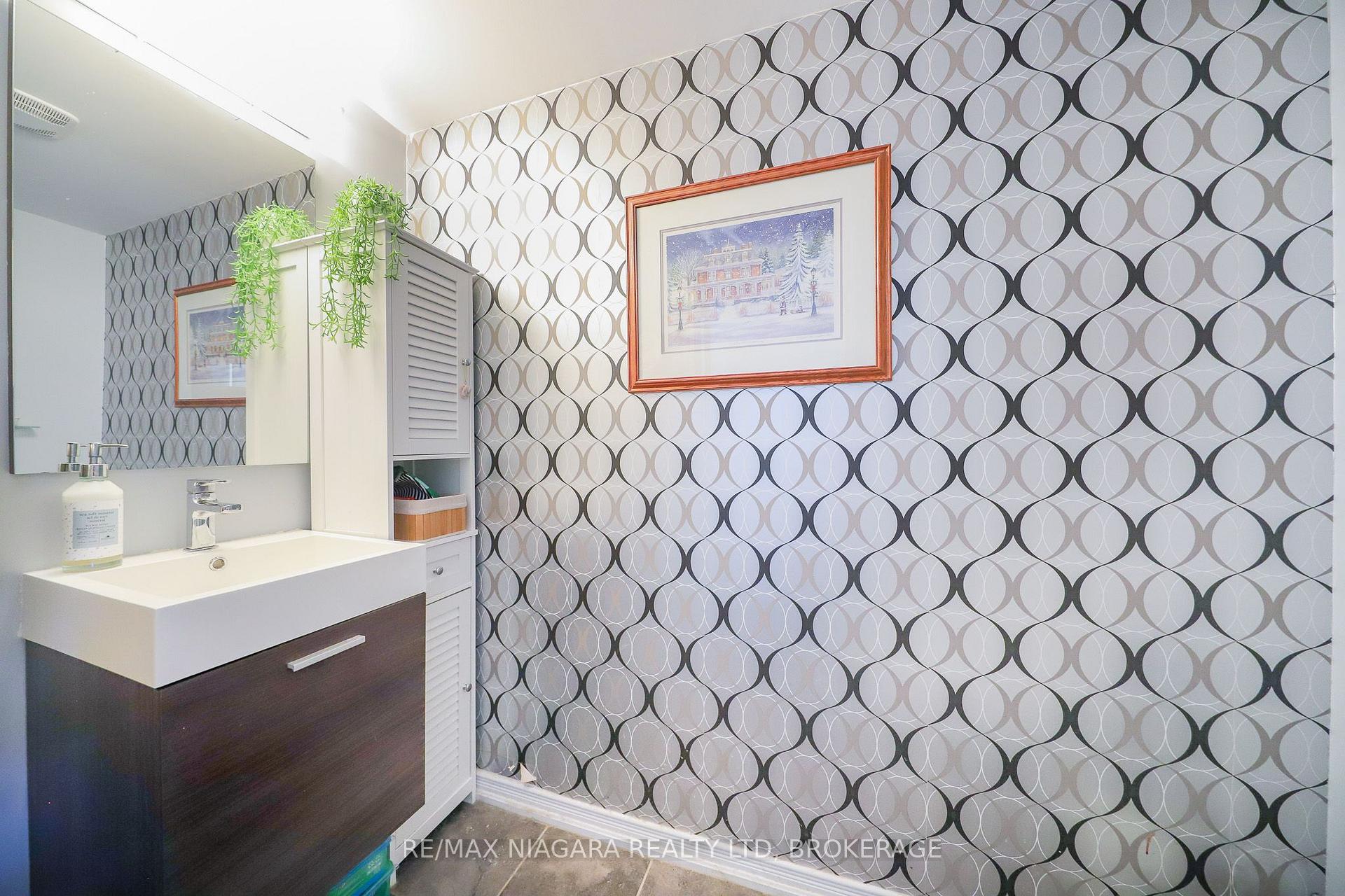 Photo 15 of 8532 Nightshade Street, Niagara Falls, Brown — HOMEH