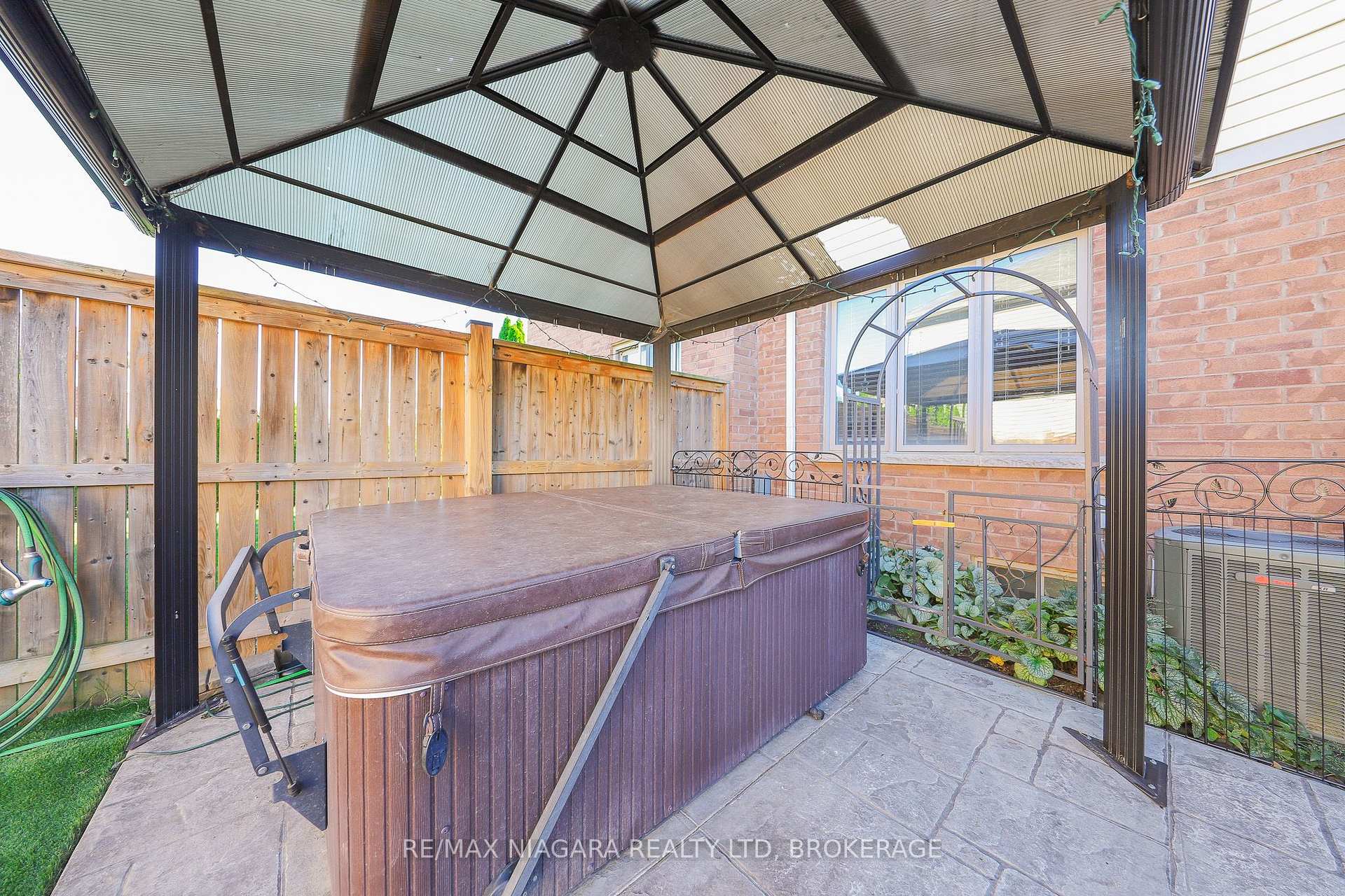 Photo 17 of 8532 Nightshade Street, Niagara Falls, Brown — HOMEH