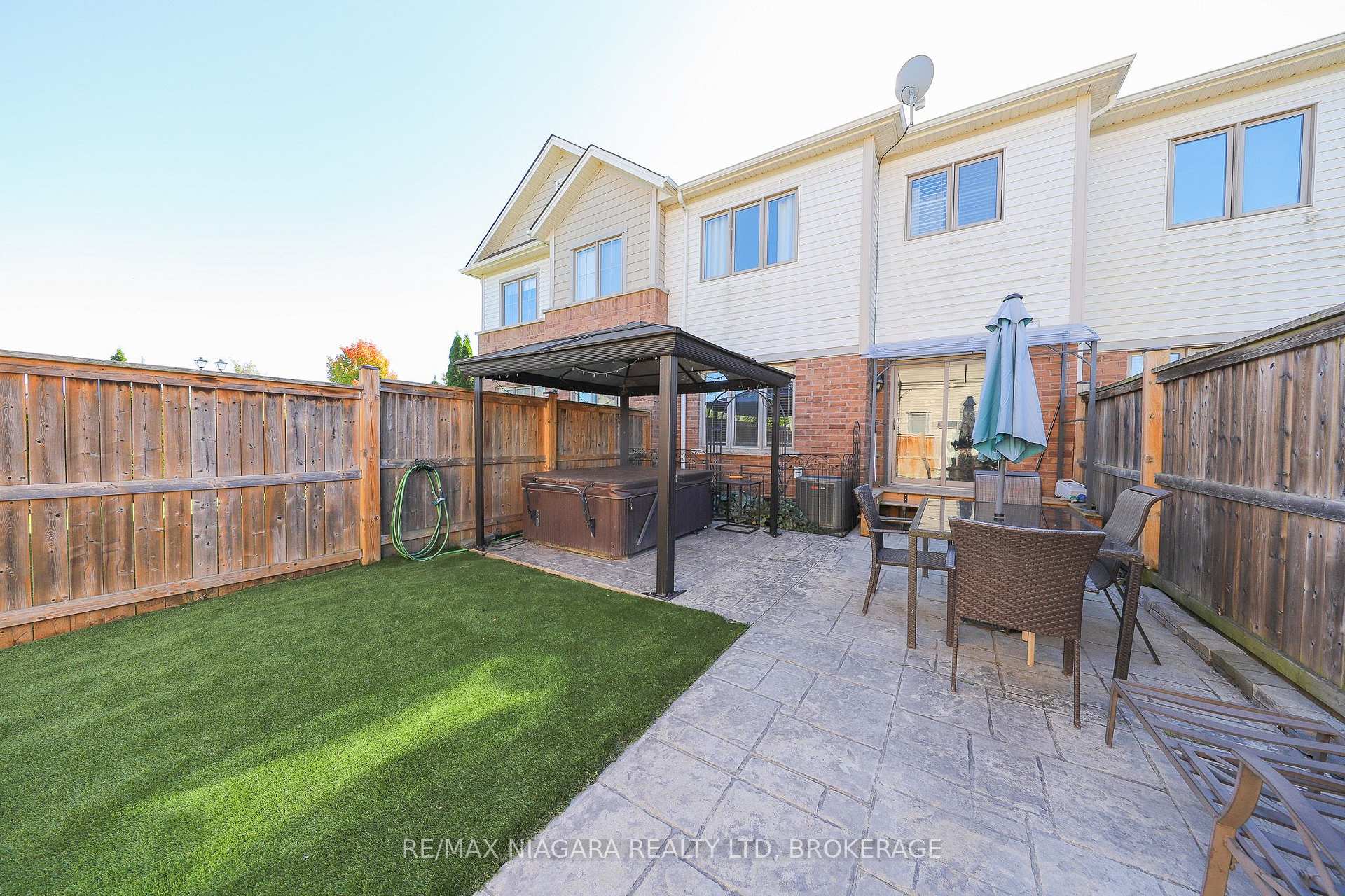 Photo 18 of 8532 Nightshade Street, Niagara Falls, Brown — HOMEH