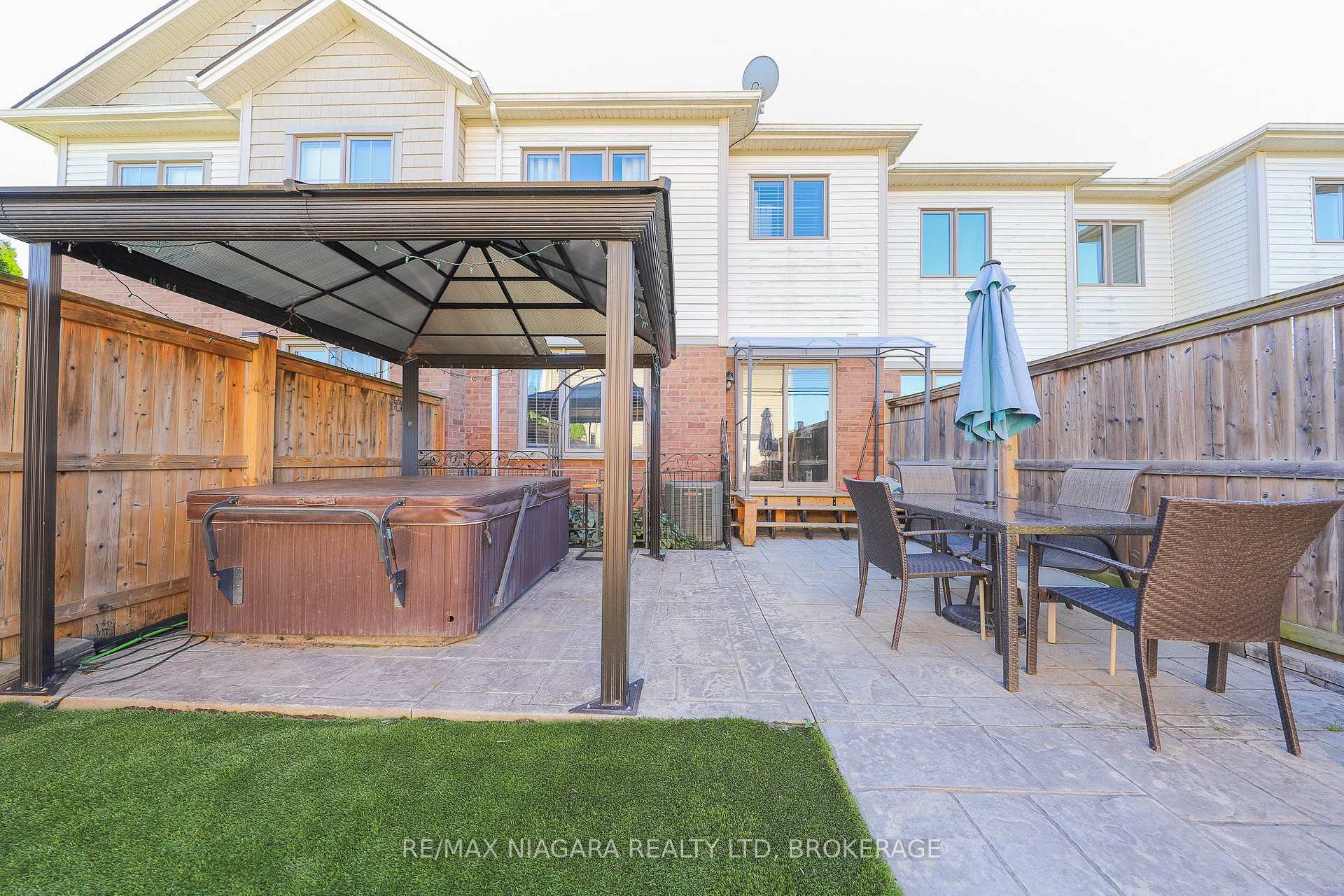 Photo 20 of 8532 Nightshade Street, Niagara Falls, Brown — HOMEH