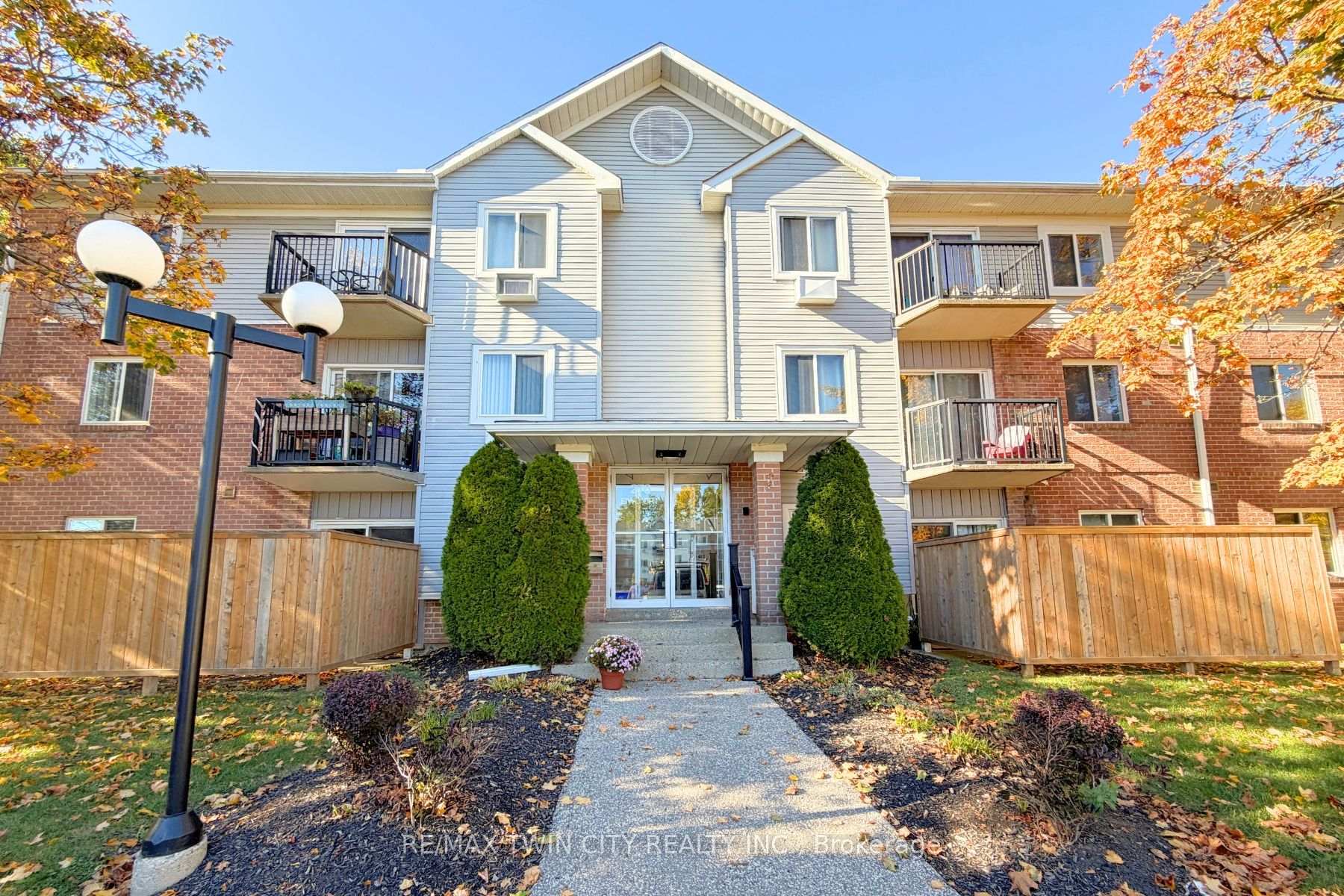 Photo 1 of 276 Eiwo Court, Waterloo, Lexington — HOMEH