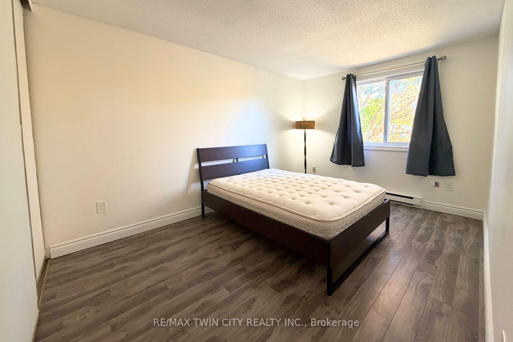 Photo 5 of 276 Eiwo Court, Waterloo, Lexington — HOMEH
