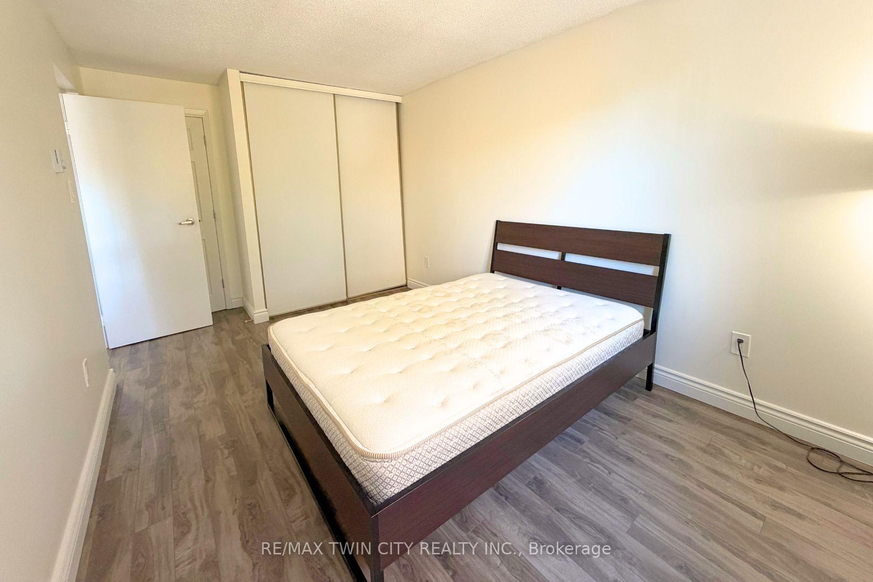 Photo 6 of 276 Eiwo Court, Waterloo, Lexington — HOMEH