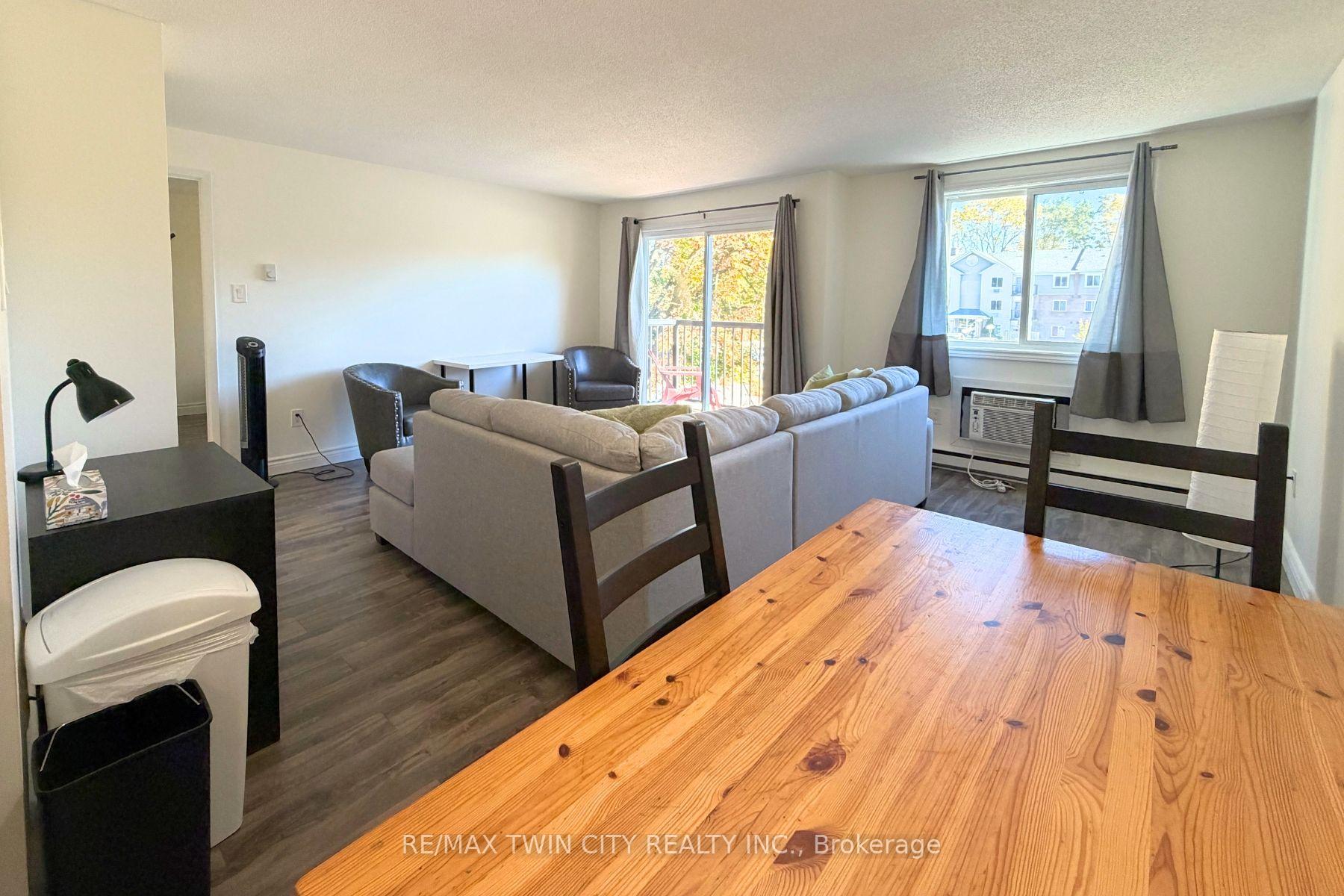 Photo 12 of 276 Eiwo Court, Waterloo, Lexington — HOMEH