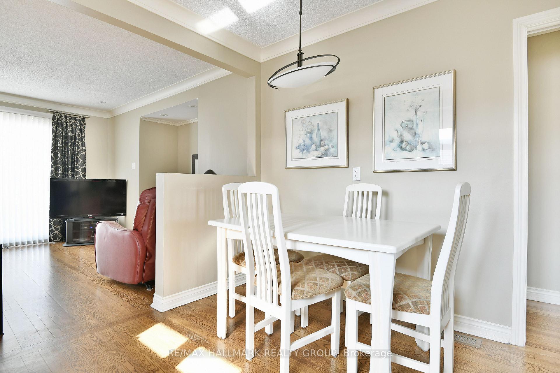 Photo 5 of 886 Trojan Avenue, Ottawa, Castle Heights/Rideau High — HOMEH