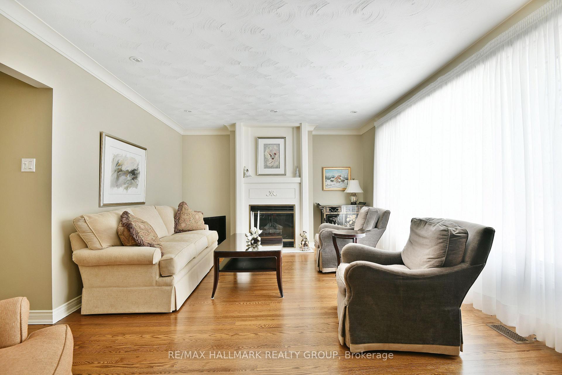 Photo 7 of 886 Trojan Avenue, Ottawa, Castle Heights/Rideau High — HOMEH