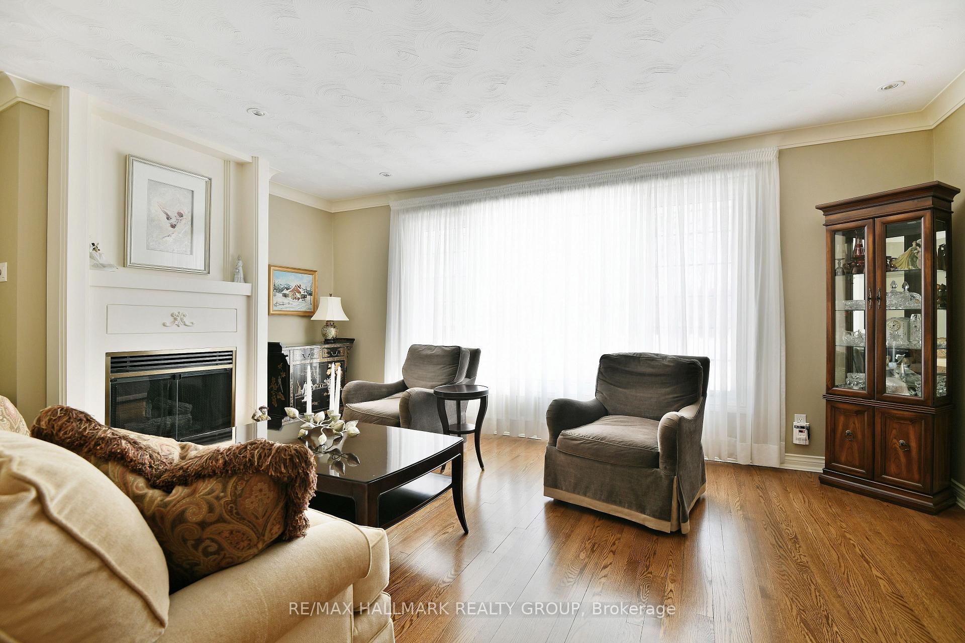 Photo 8 of 886 Trojan Avenue, Ottawa, Castle Heights/Rideau High — HOMEH