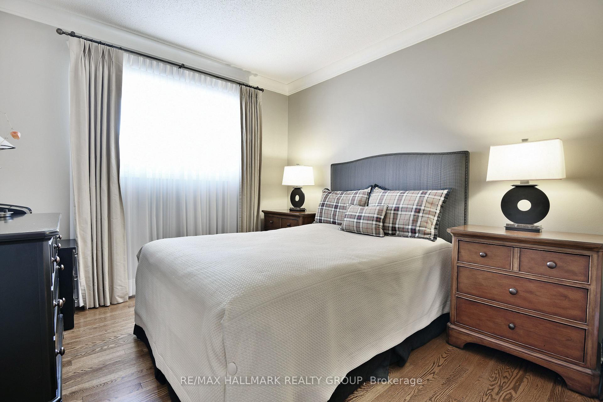 Photo 9 of 886 Trojan Avenue, Ottawa, Castle Heights/Rideau High — HOMEH