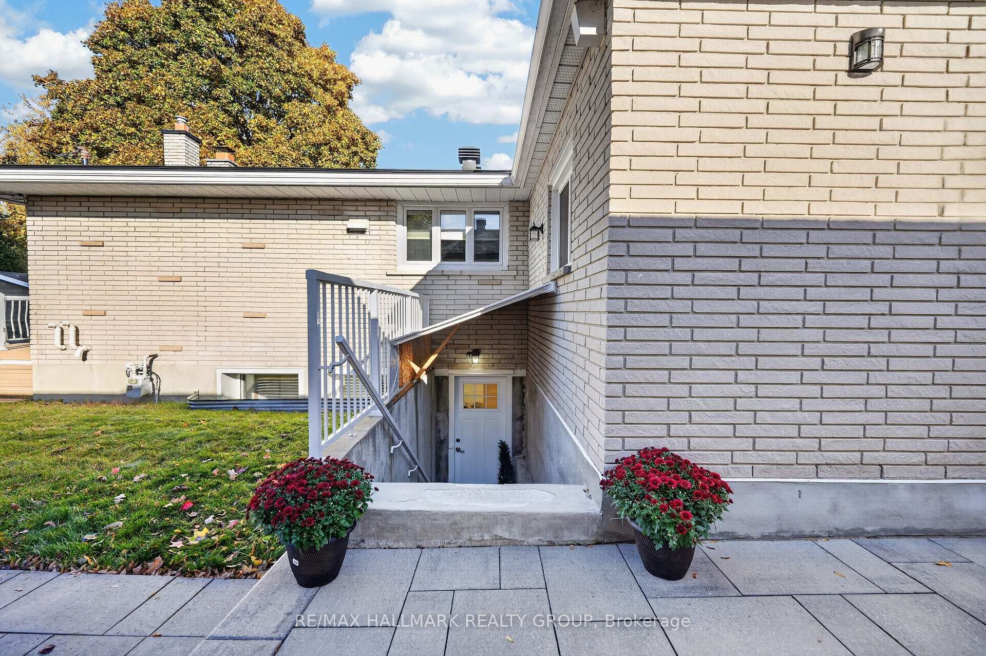 Photo 13 of 886 Trojan Avenue, Ottawa, Castle Heights/Rideau High — HOMEH