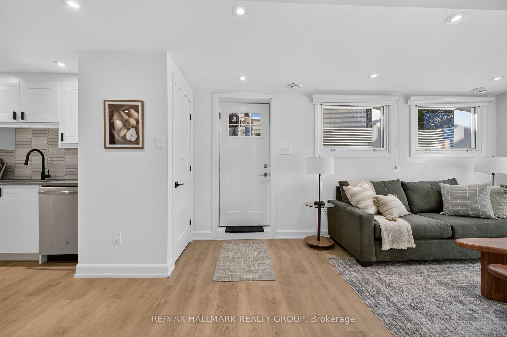 Photo 14 of 886 Trojan Avenue, Ottawa, Castle Heights/Rideau High — HOMEH