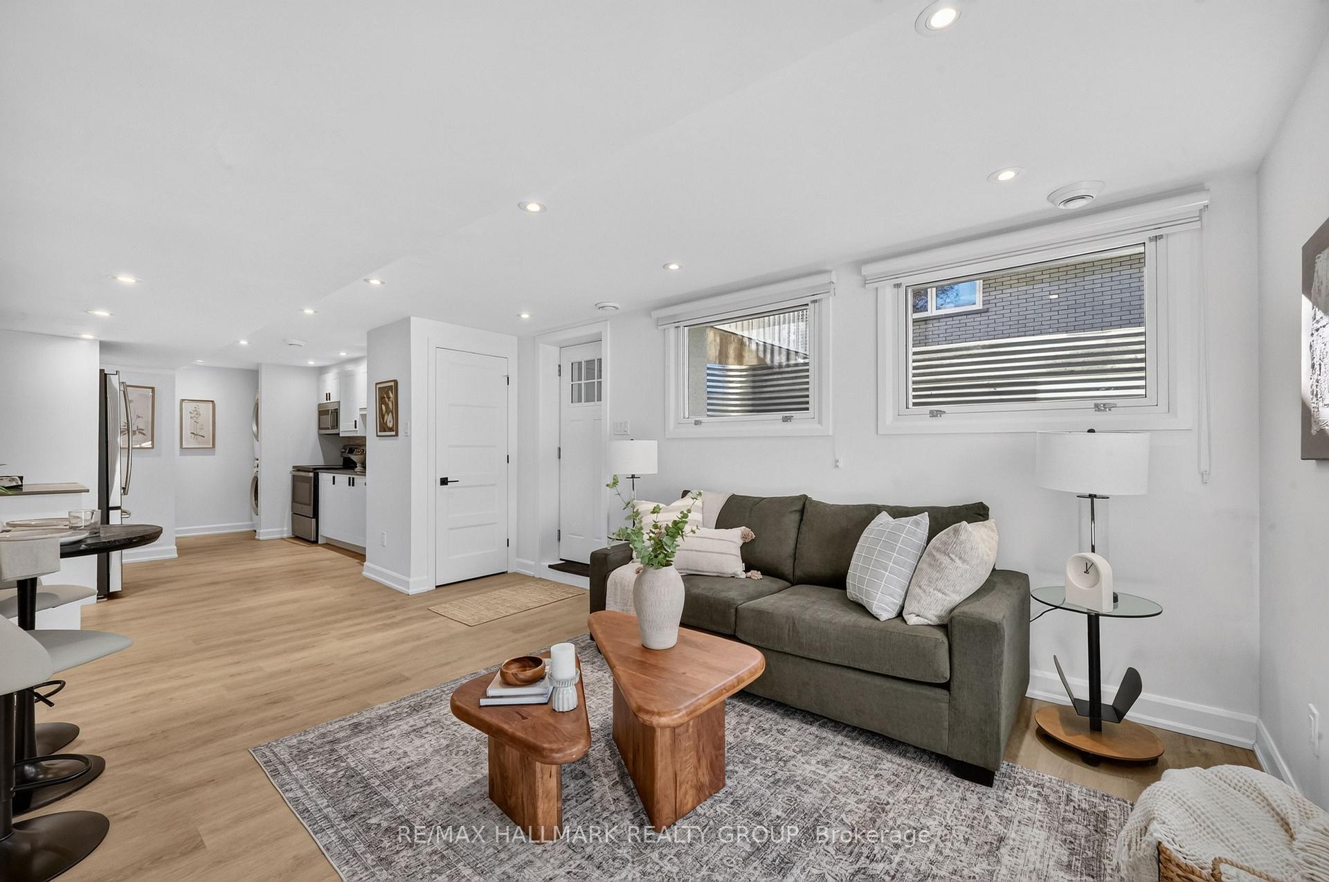Photo 15 of 886 Trojan Avenue, Ottawa, Castle Heights/Rideau High — HOMEH
