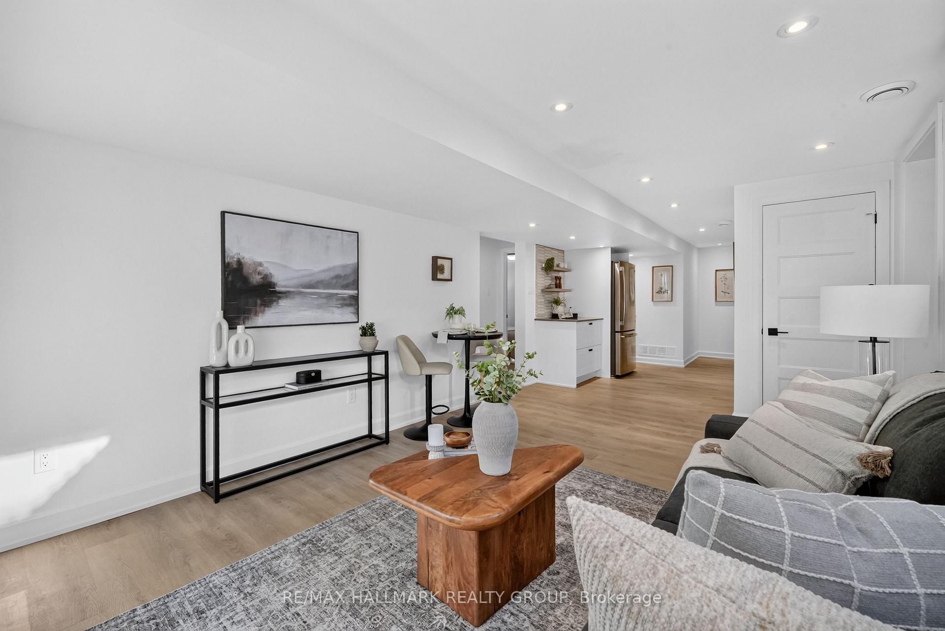 Photo 21 of 886 Trojan Avenue, Ottawa, Castle Heights/Rideau High — HOMEH