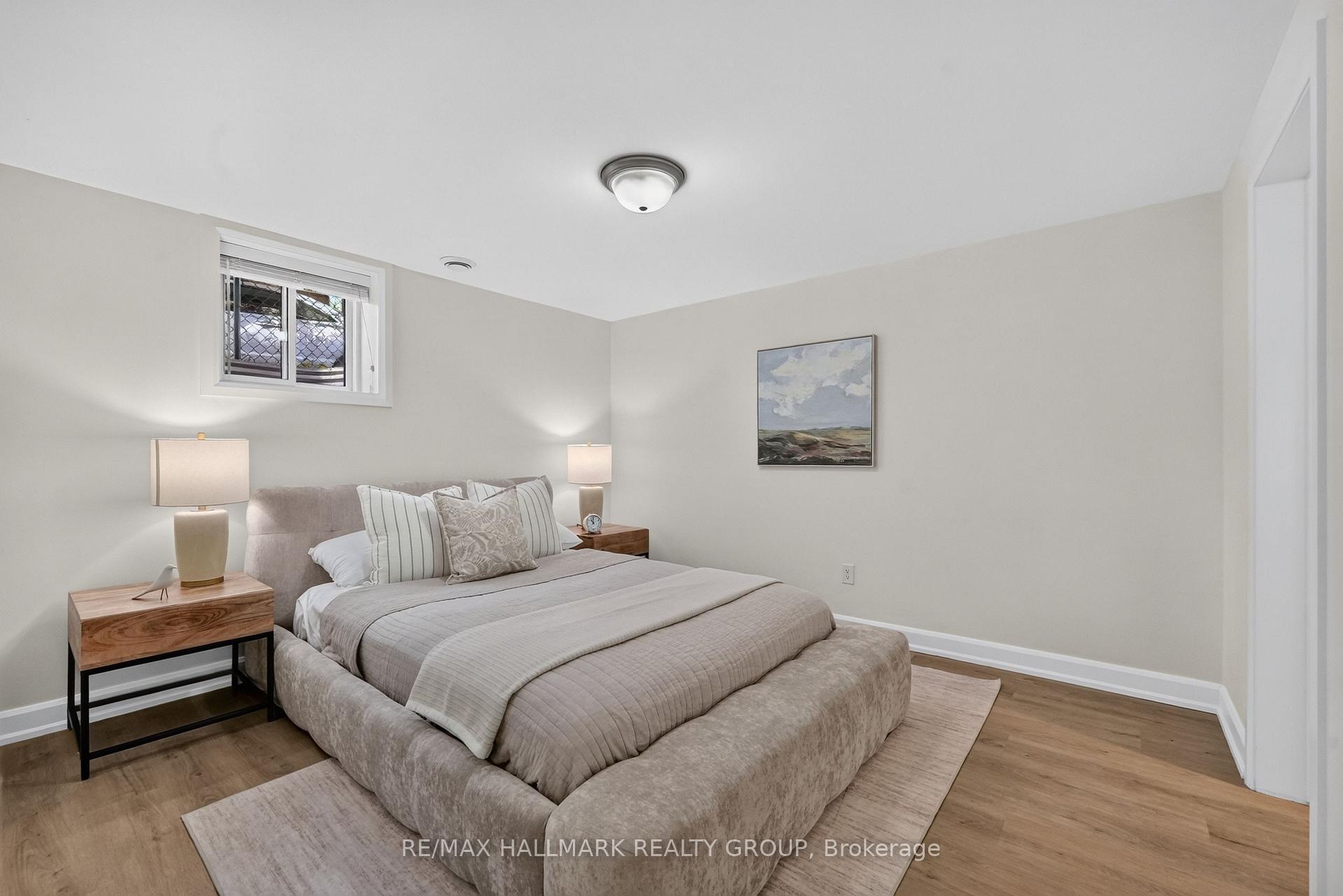 Photo 23 of 886 Trojan Avenue, Ottawa, Castle Heights/Rideau High — HOMEH