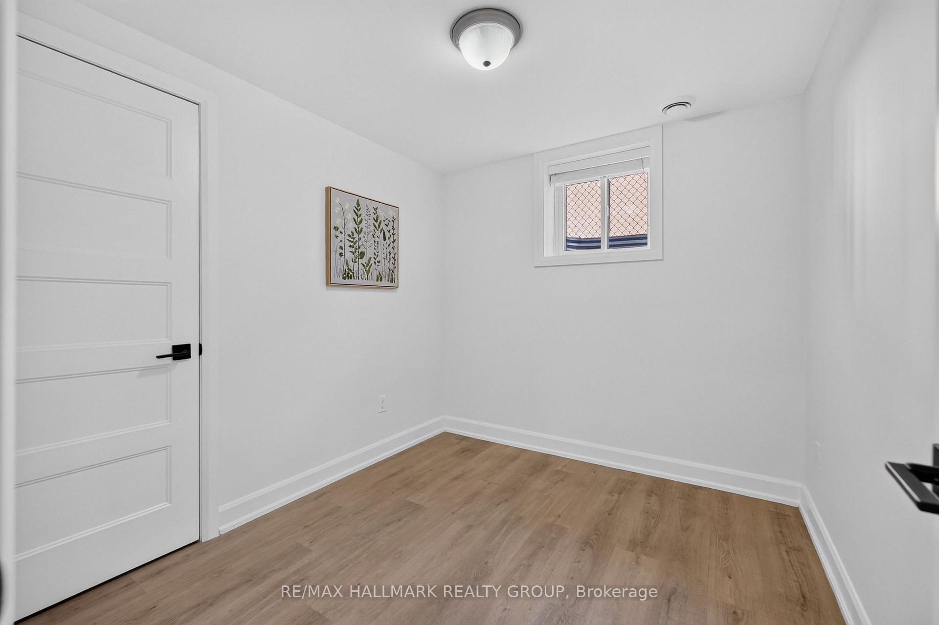 Photo 25 of 886 Trojan Avenue, Ottawa, Castle Heights/Rideau High — HOMEH