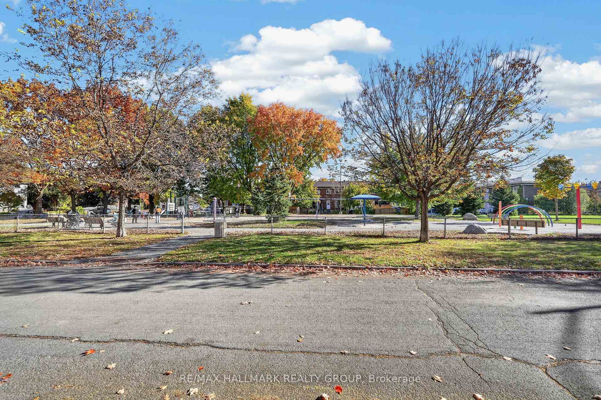 Photo 34 of 886 Trojan Avenue, Ottawa, Castle Heights/Rideau High — HOMEH