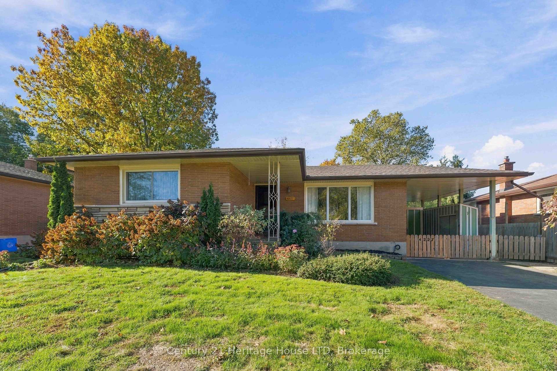 Photo 1 of 4227 Pettit Avenue, Niagara Falls, Morrison — HOMEH