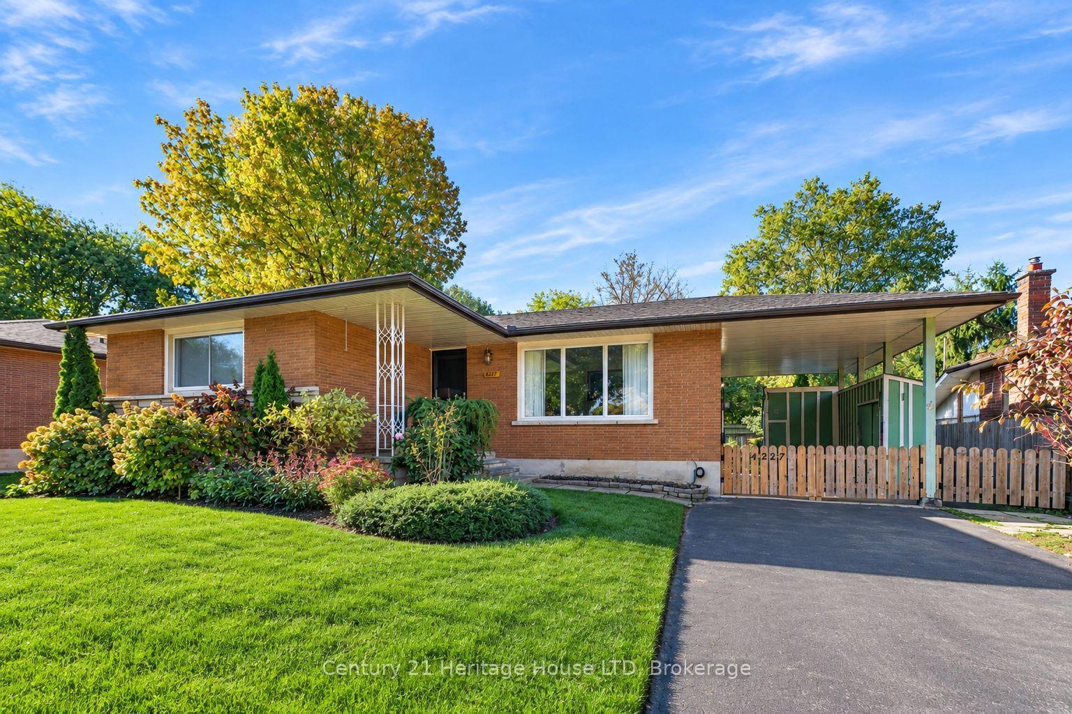 Photo 4 of 4227 Pettit Avenue, Niagara Falls, Morrison — HOMEH