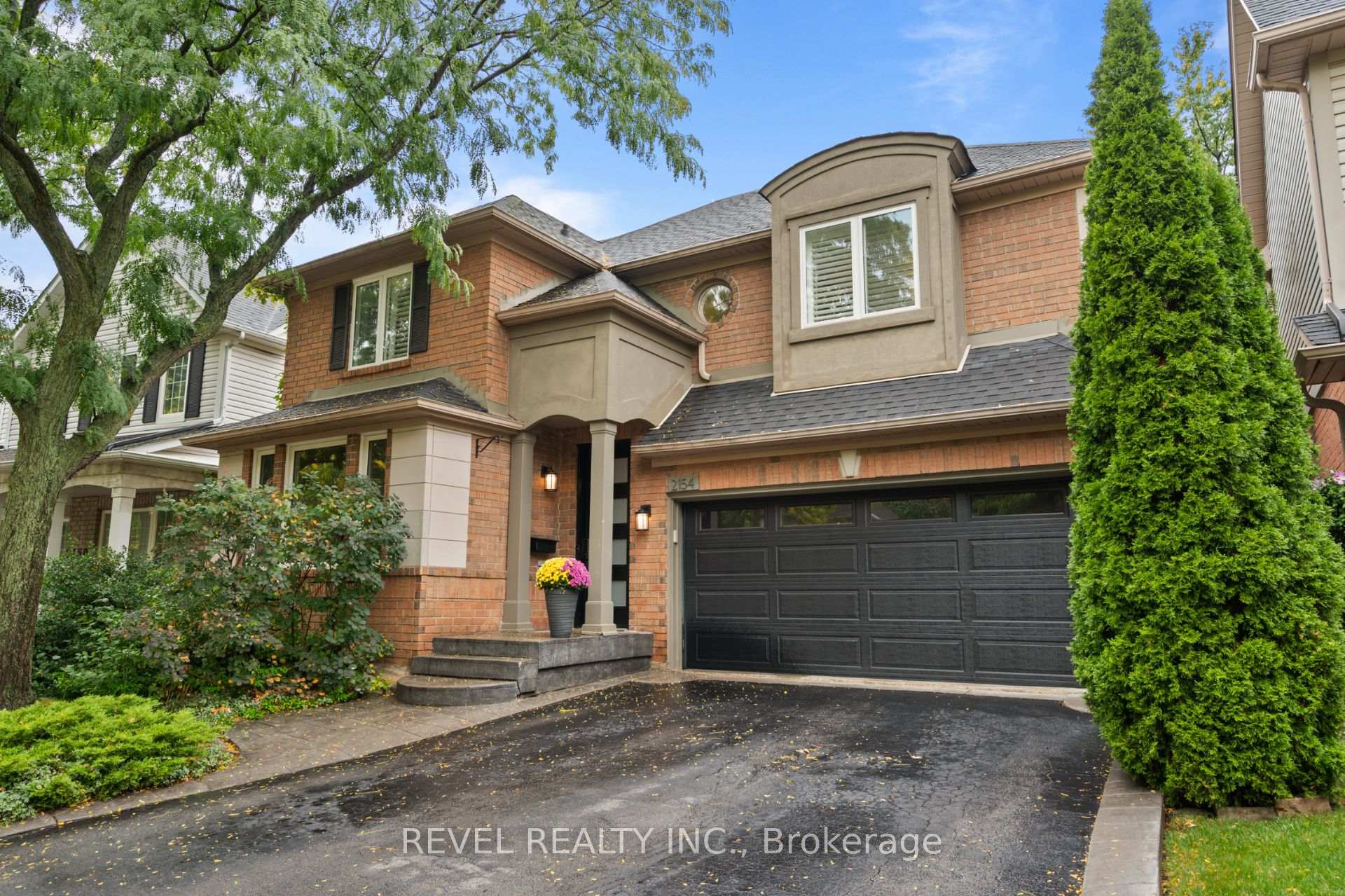 Photo 2 of 2154 Woodglen Crescent, Burlington, Orchard — HOMEH