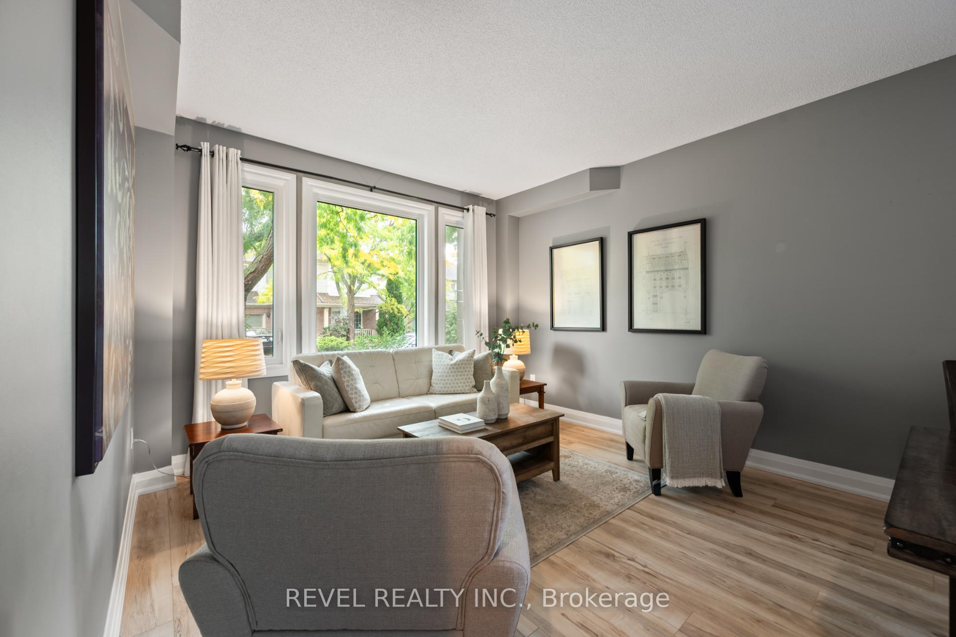 Photo 4 of 2154 Woodglen Crescent, Burlington, Orchard — HOMEH