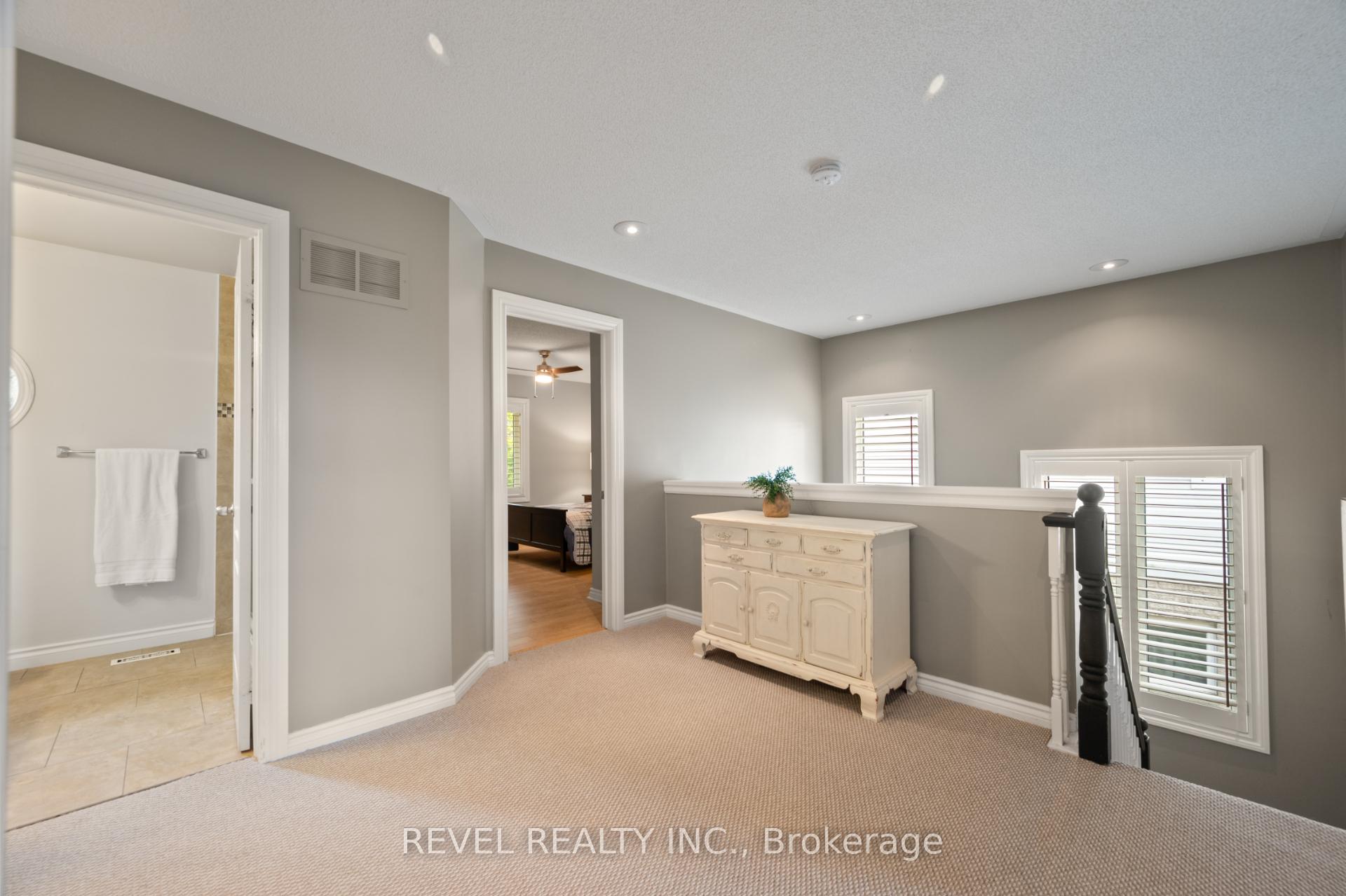 Photo 18 of 2154 Woodglen Crescent, Burlington, Orchard — HOMEH
