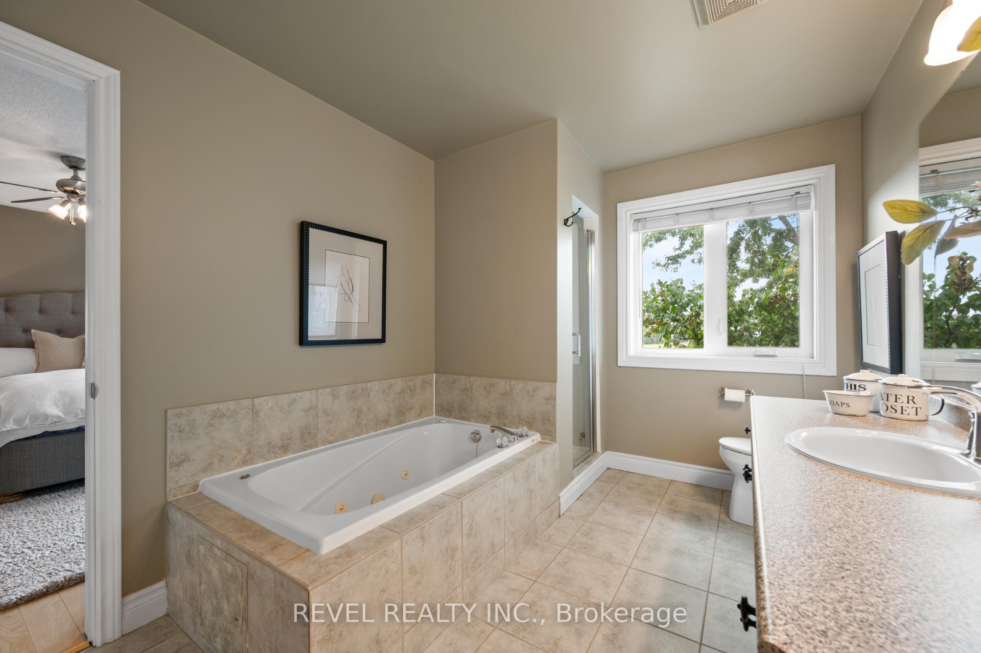 Photo 24 of 2154 Woodglen Crescent, Burlington, Orchard — HOMEH