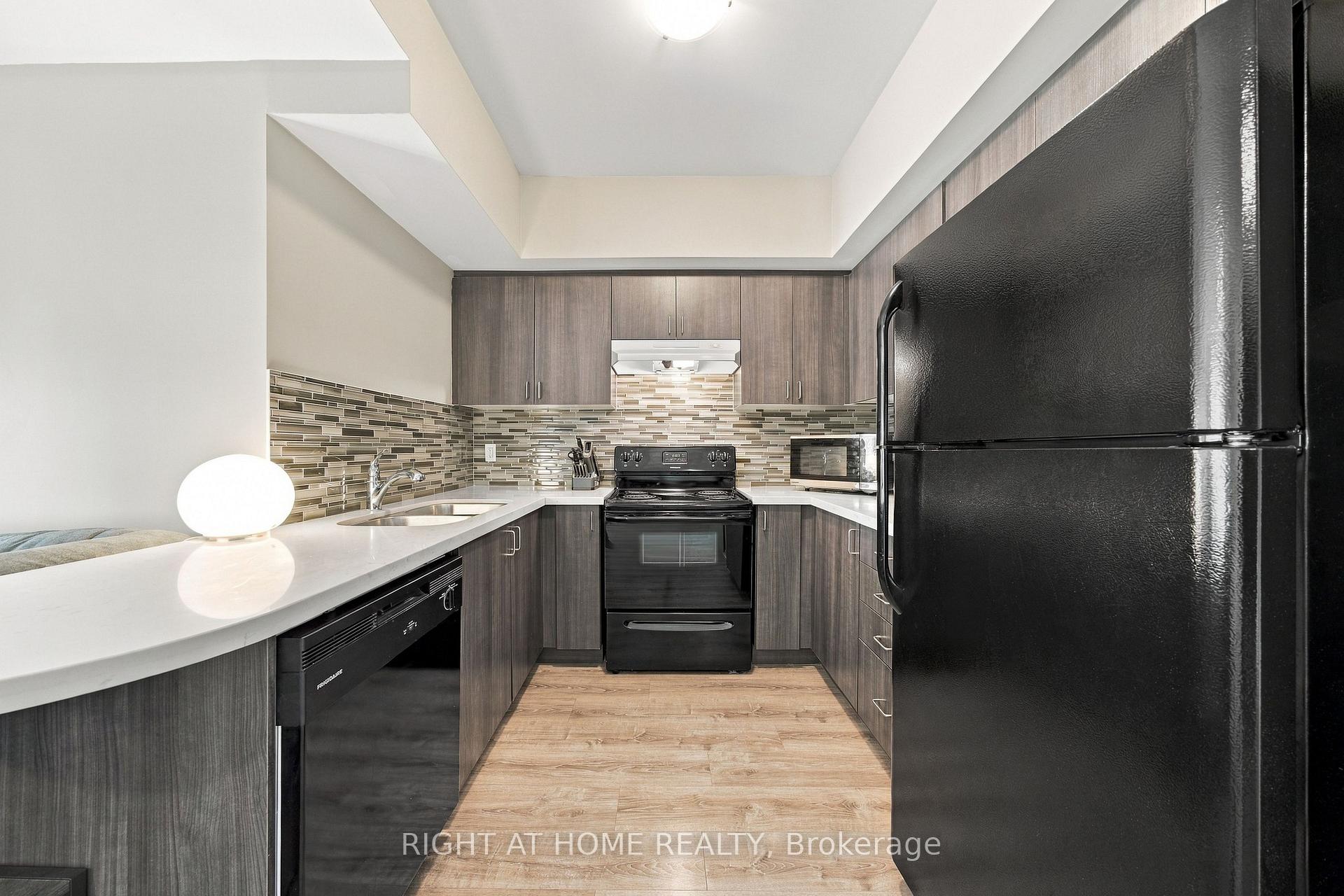 Photo 5 of Unit 30, 40 Ferndale Drive S, Barrie, Ardagh — HOMEH