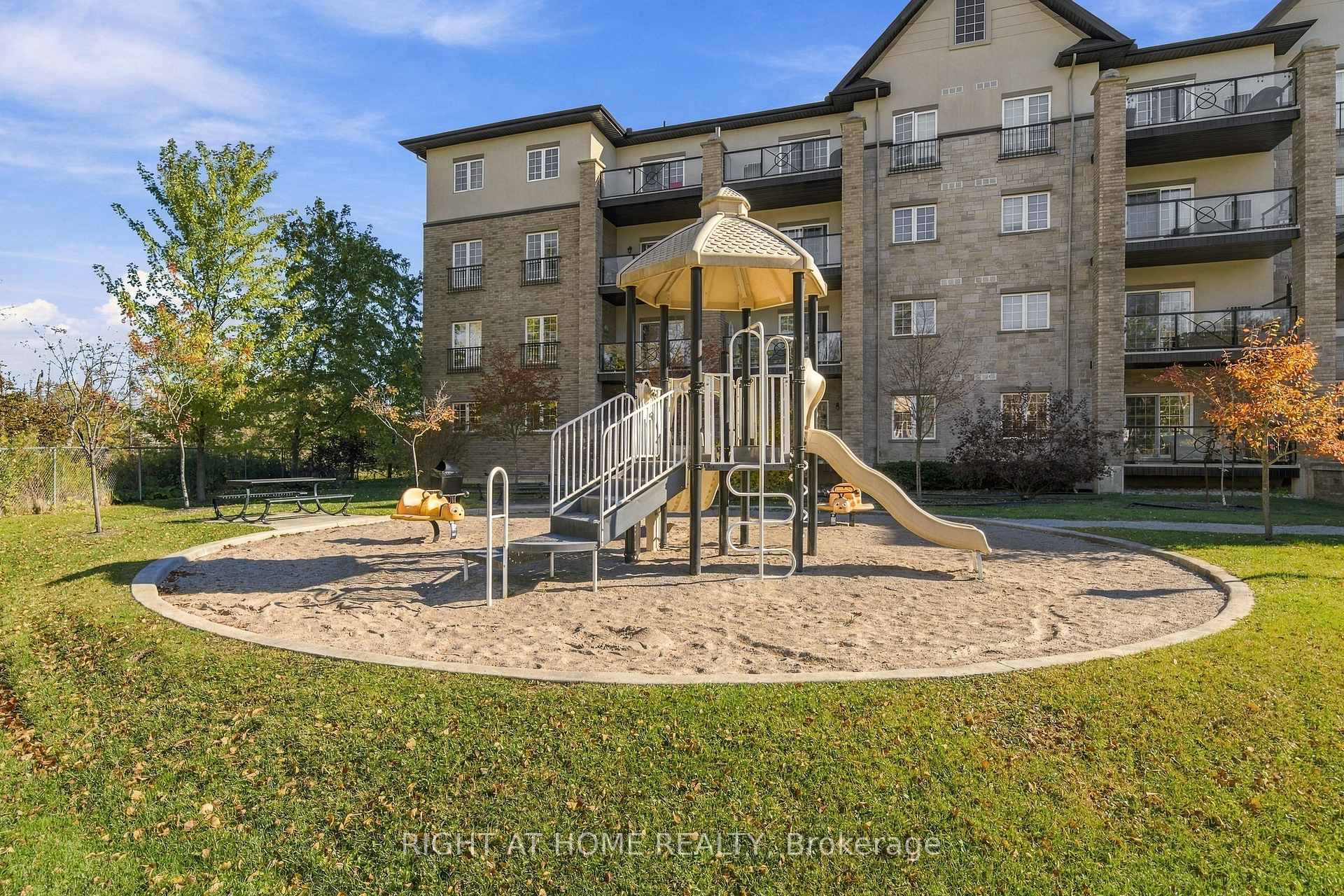 Photo 16 of Unit 30, 40 Ferndale Drive S, Barrie, Ardagh — HOMEH