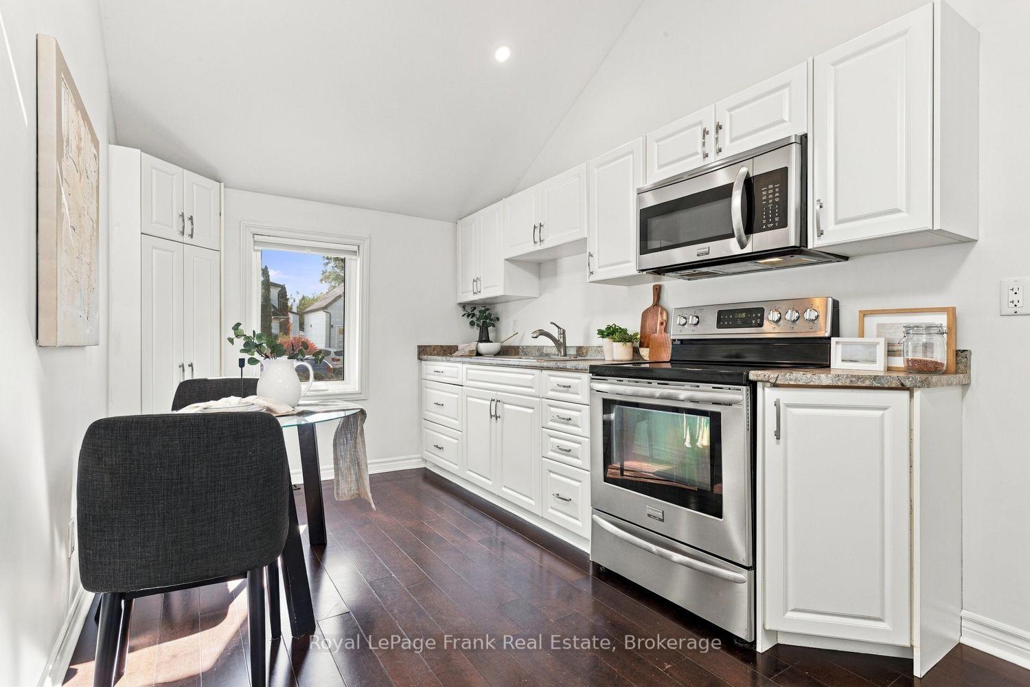 Photo 6 of 304 Pine Avenue, Oshawa, Vanier — HOMEH