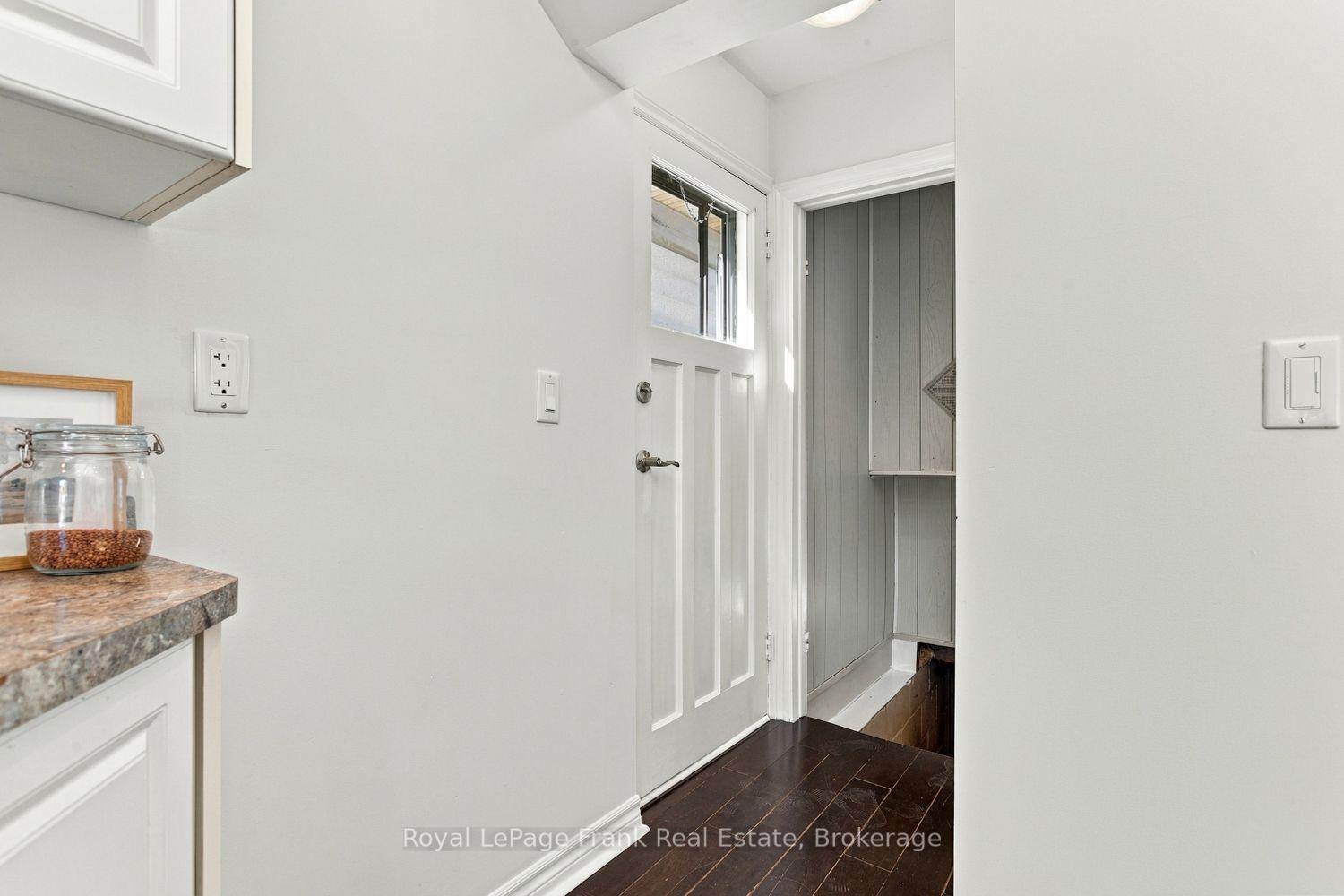 Photo 11 of 304 Pine Avenue, Oshawa, Vanier — HOMEH