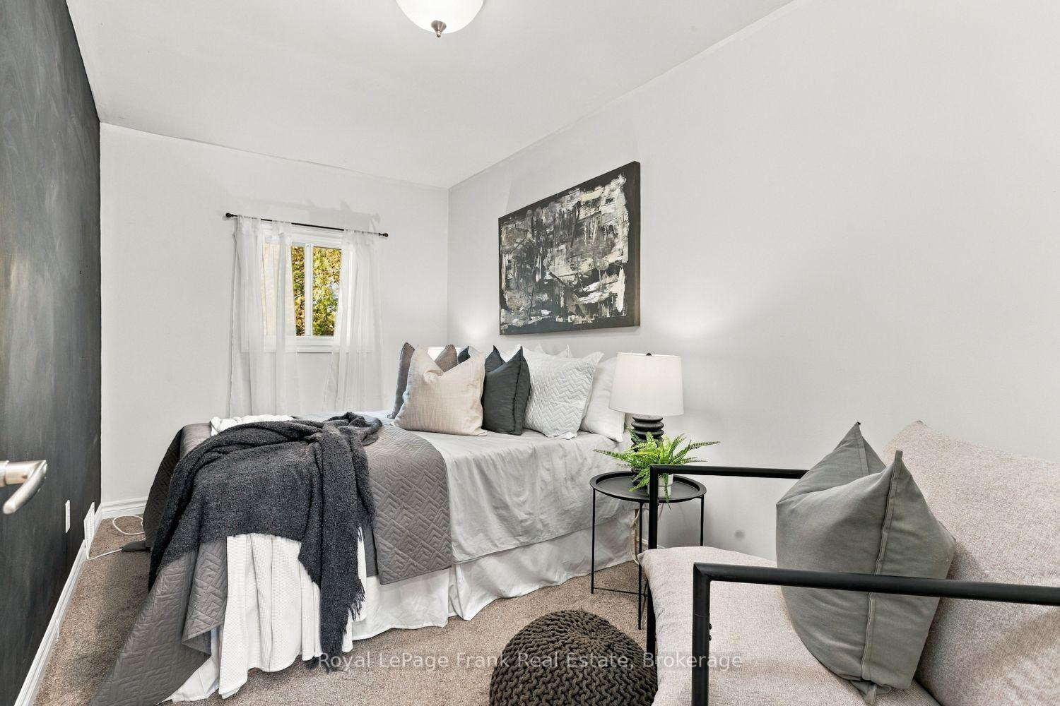 Photo 13 of 304 Pine Avenue, Oshawa, Vanier — HOMEH