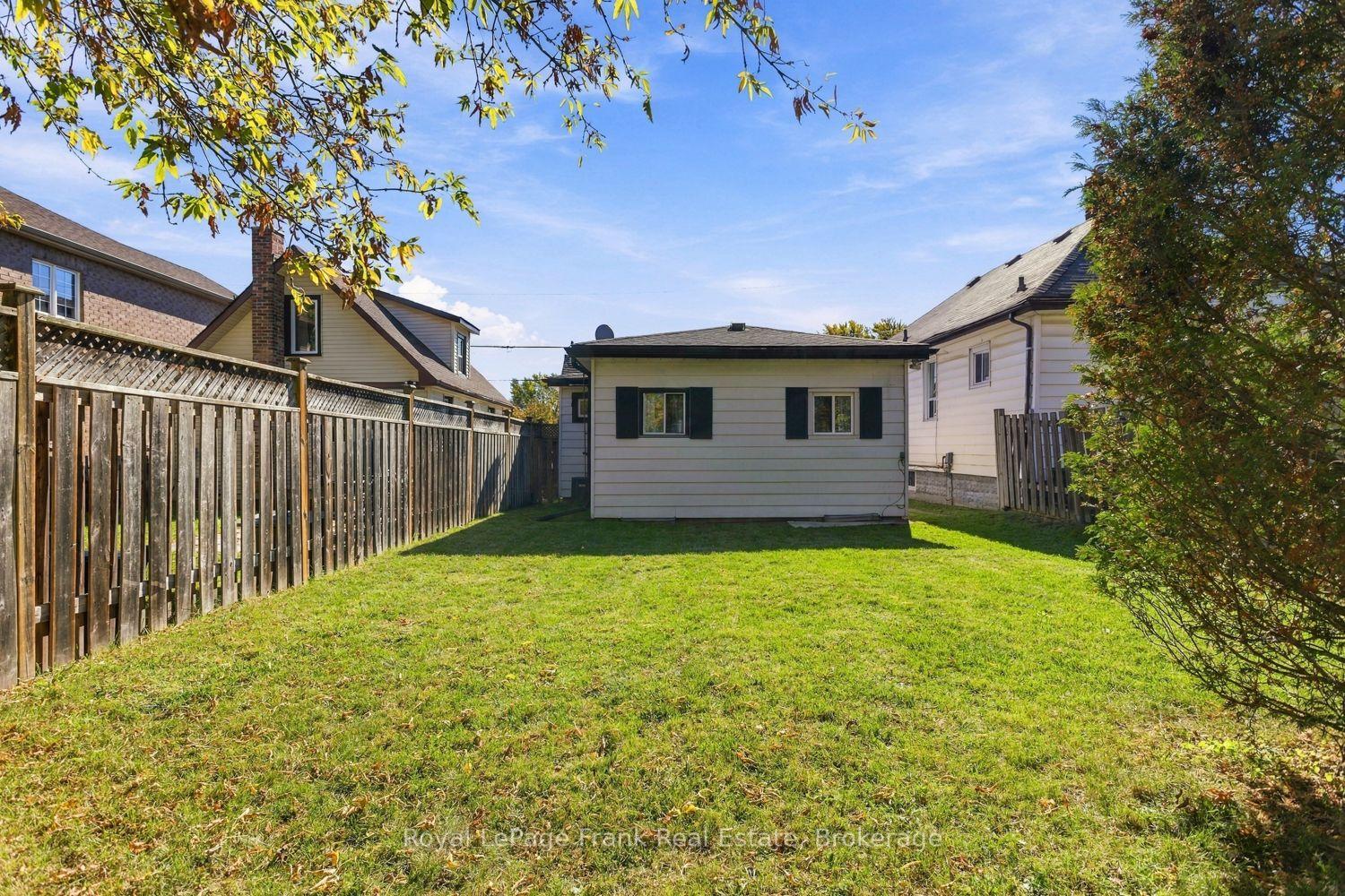Photo 19 of 304 Pine Avenue, Oshawa, Vanier — HOMEH