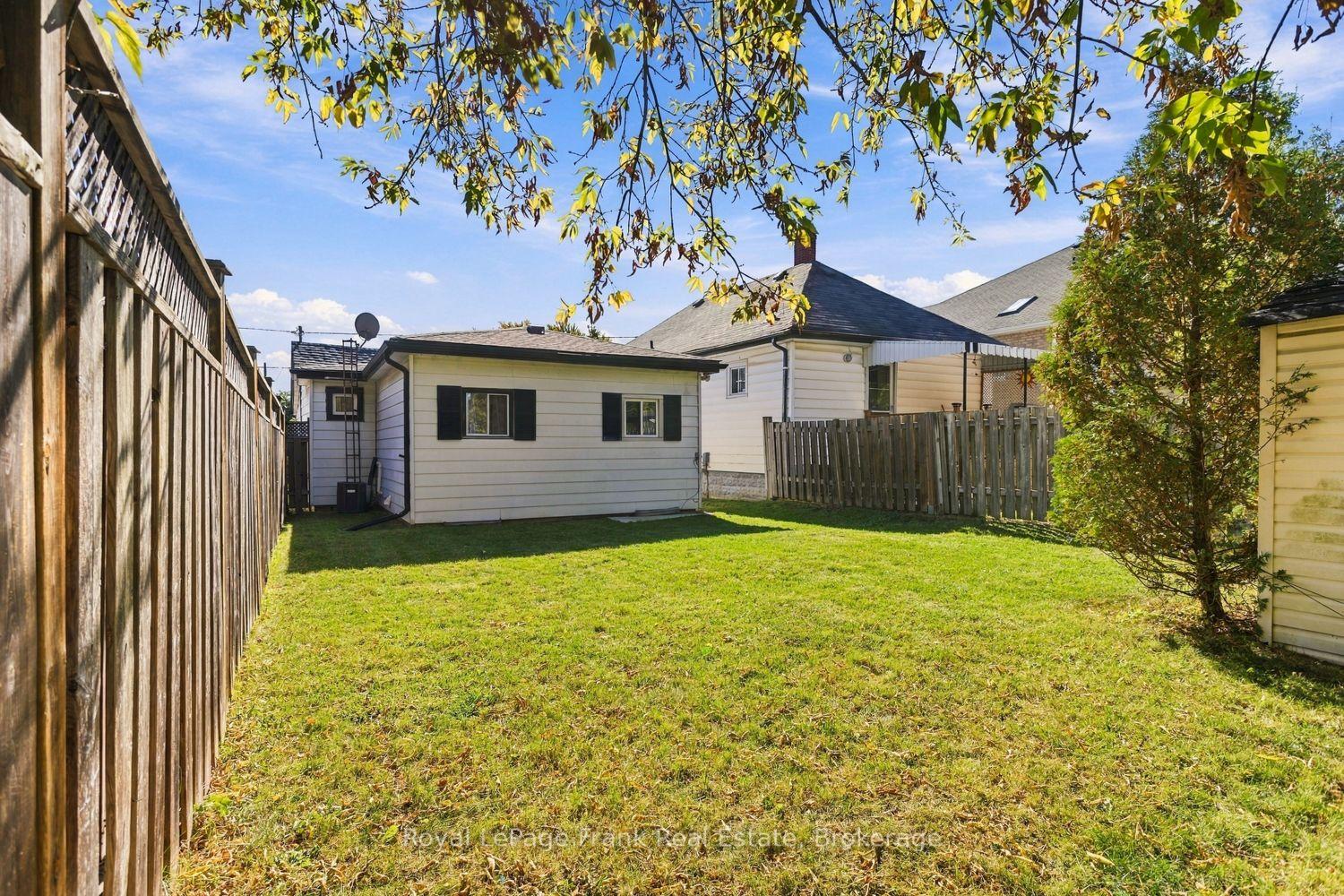 Photo 20 of 304 Pine Avenue, Oshawa, Vanier — HOMEH